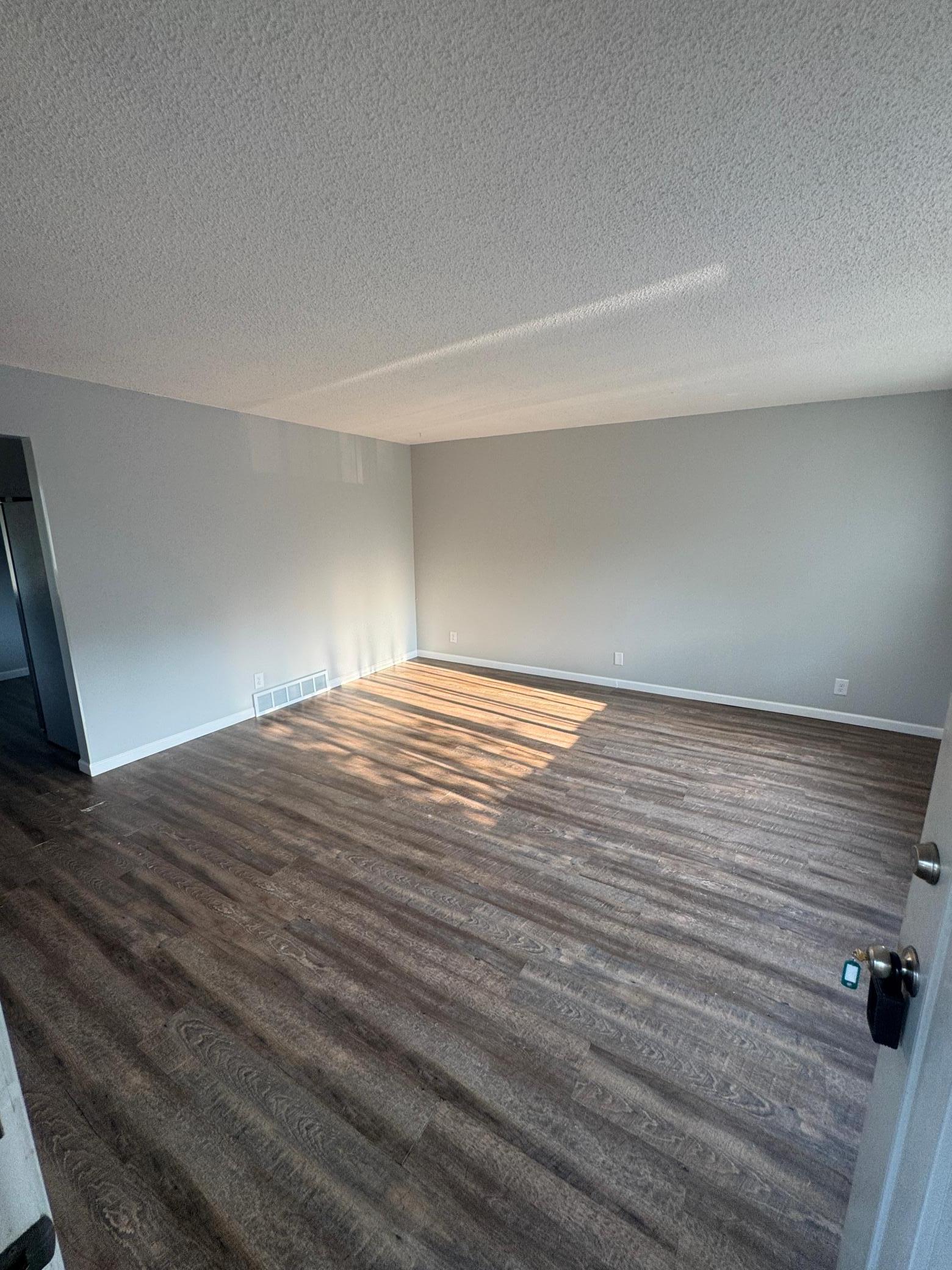 305 Jackson Avenue N Property Photo 12