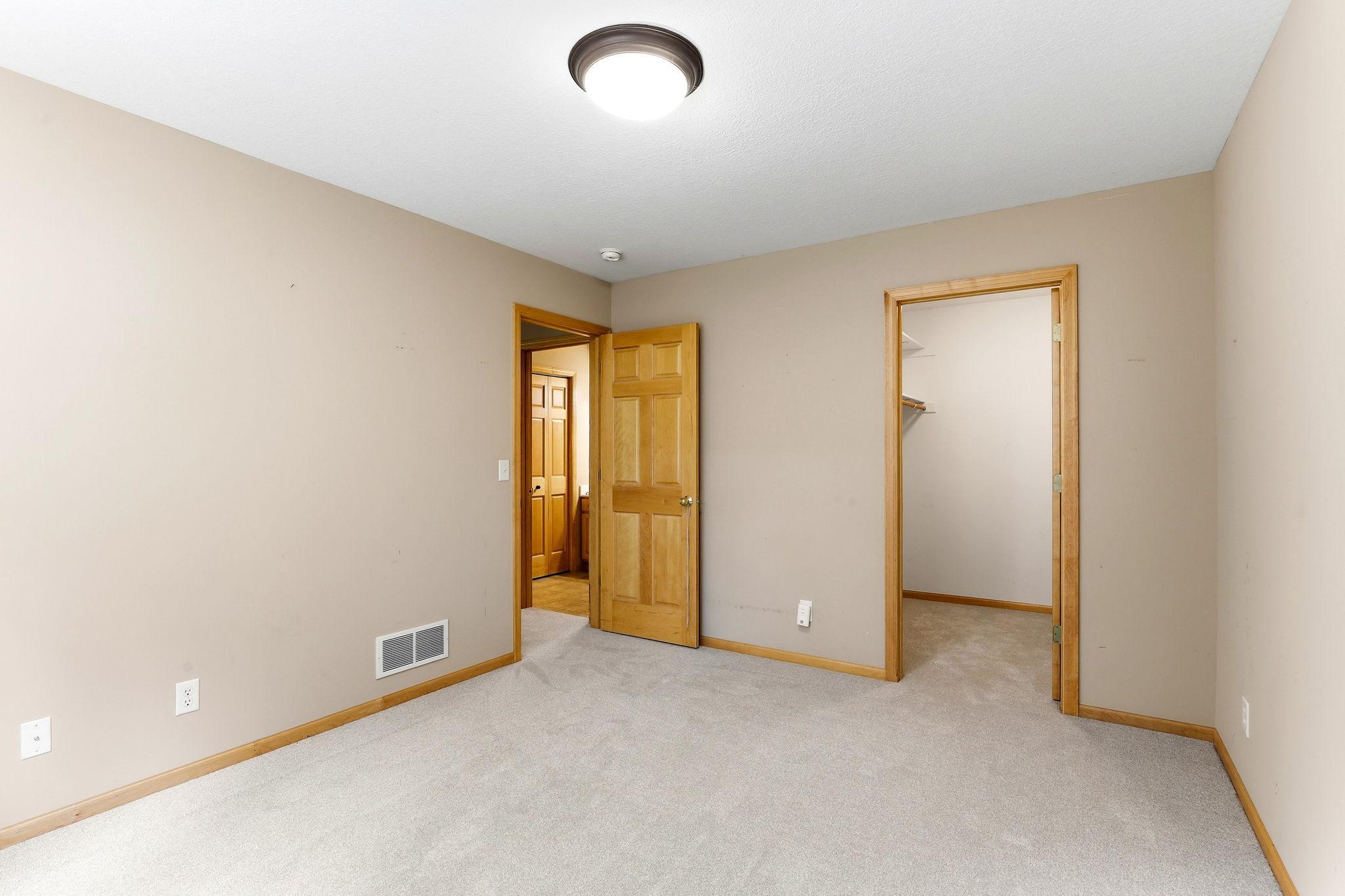 1976 Castle Court E Property Photo 31
