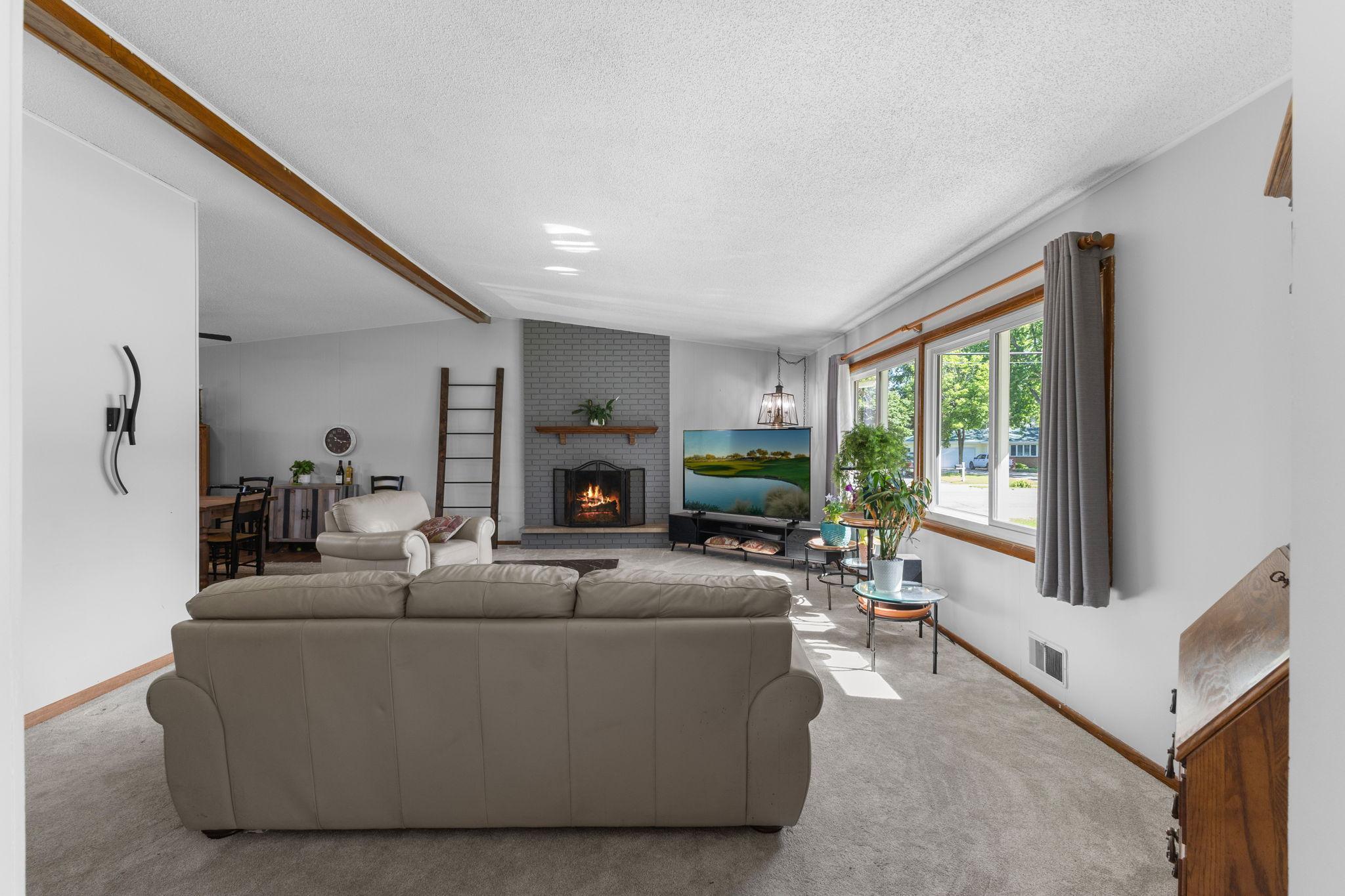 8555 Medicine Lake Road Property Photo 1