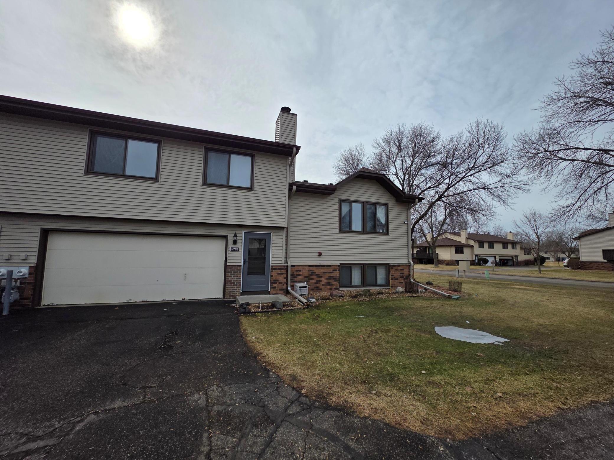 8792 N Maplebrook Circle 8792 Property Photo 2