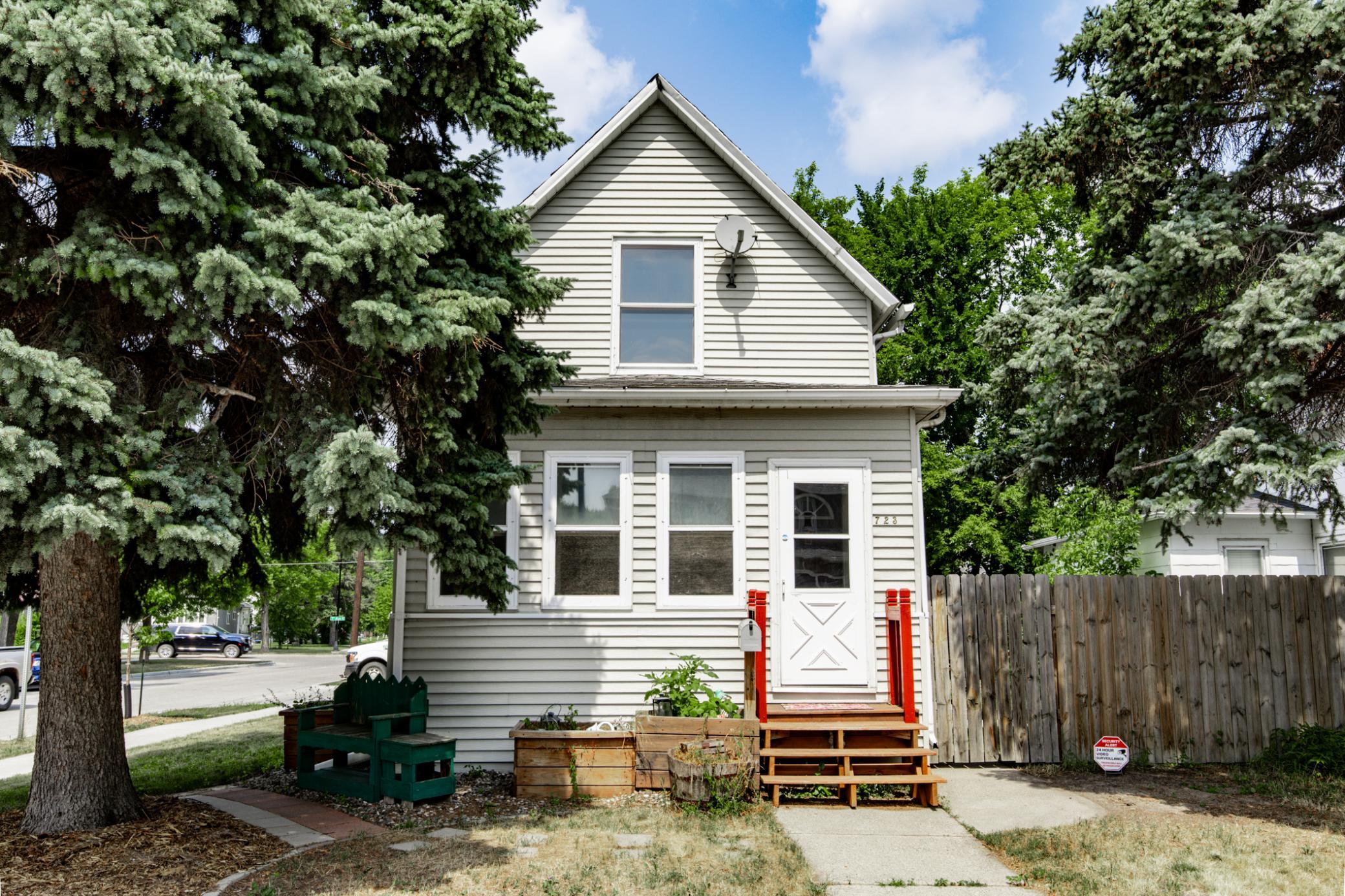 723 6th Avenue N Property Photo 1