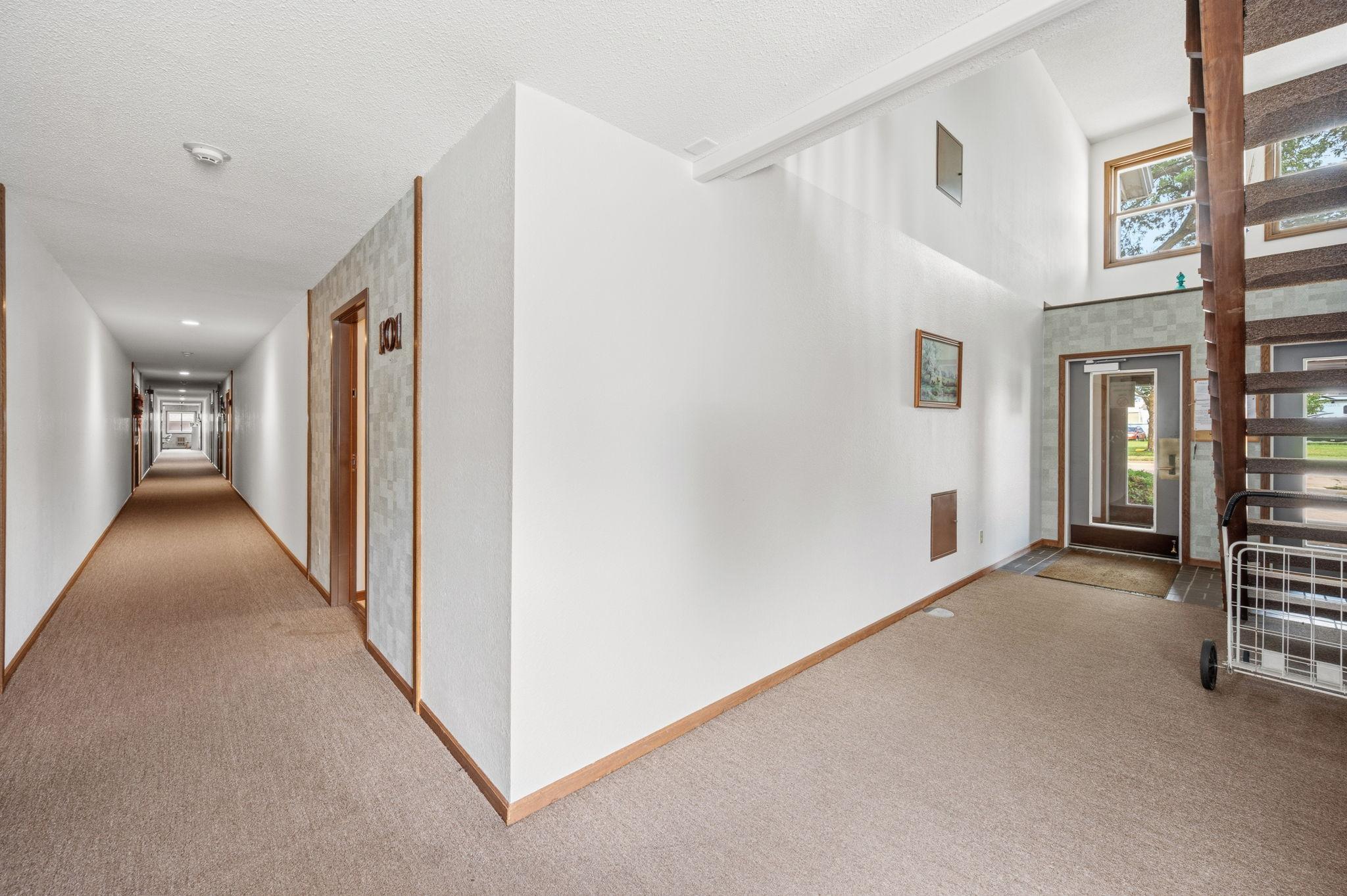 232 S Dewey Street 101 Property Photo 6