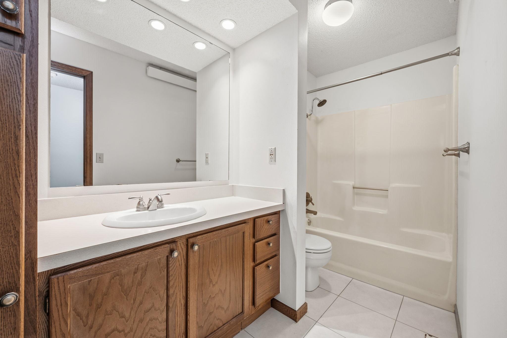 232 S Dewey Street 101 Property Photo 17