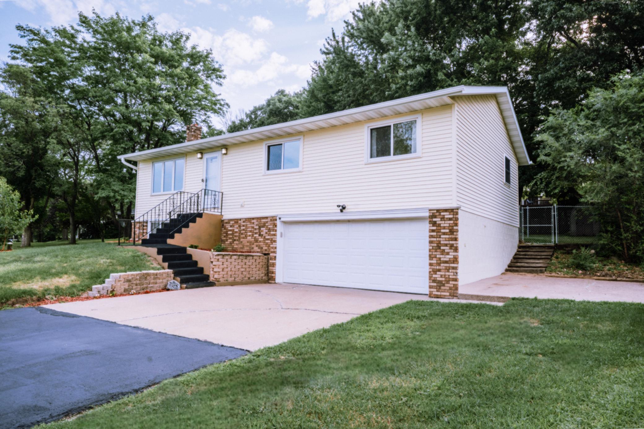 1127 5th Street E Property Photo 1