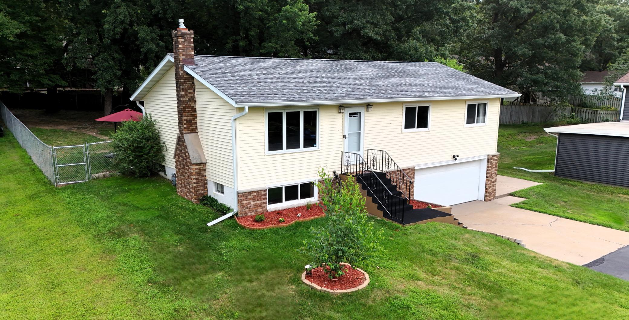 1127 5th Street E Property Photo 1