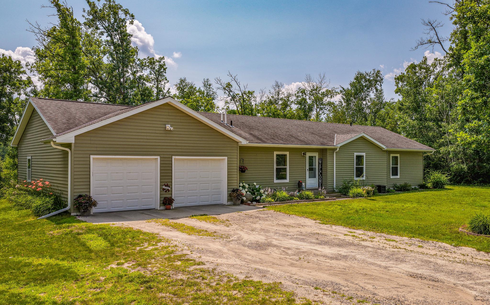 5252 Elmwood Court Ne Property Photo 2