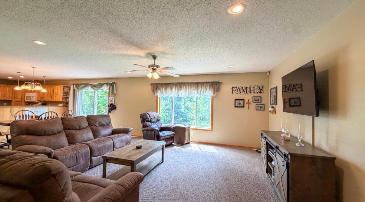5252 Elmwood Court Ne Property Photo 4