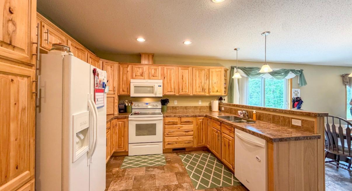 5252 Elmwood Court Ne Property Photo 6