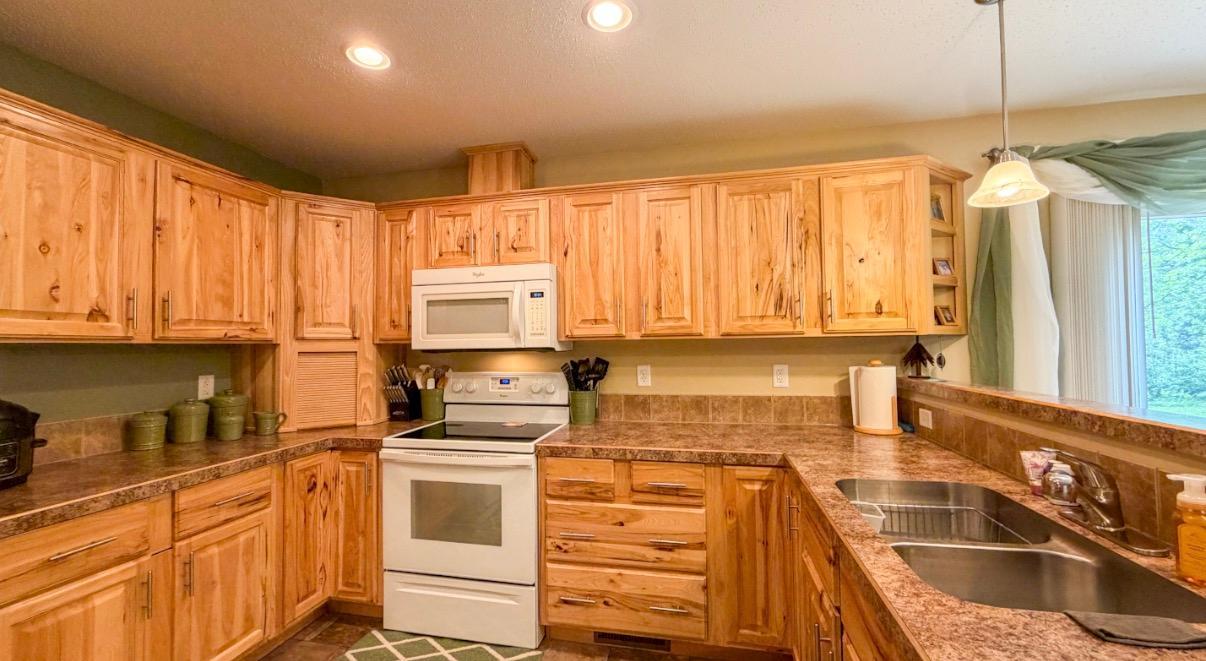 5252 Elmwood Court Ne Property Photo 7