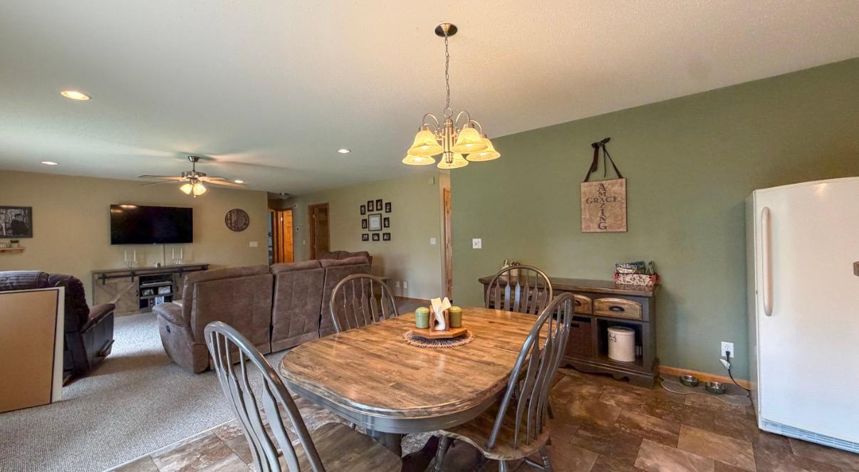 5252 Elmwood Court Ne Property Photo 9