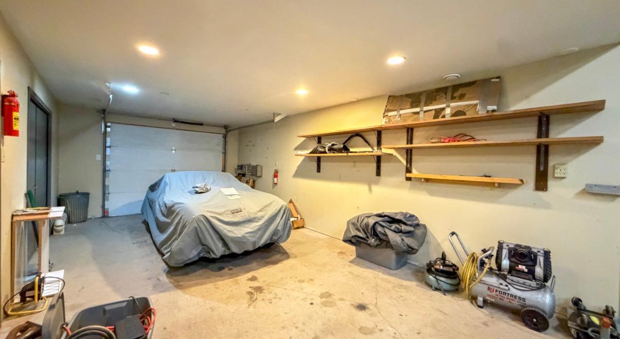 5252 Elmwood Court Ne Property Photo 23