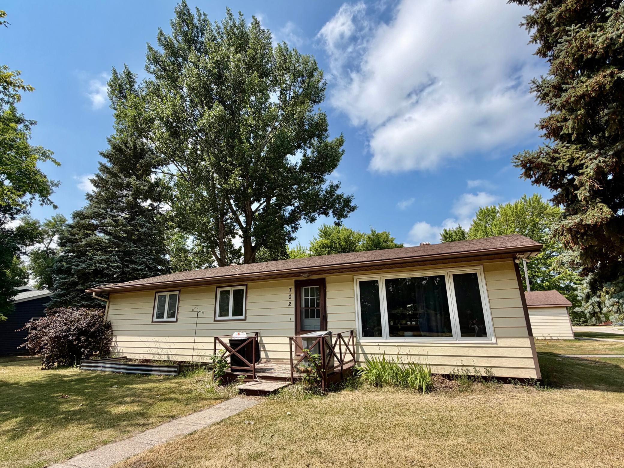 702 Champagne Avenue Sw Property Photo 1