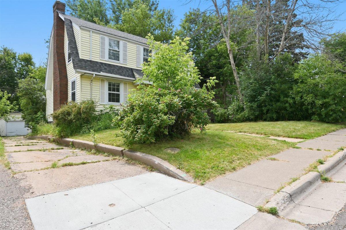 611 Lincoln Parkway Property Photo 2