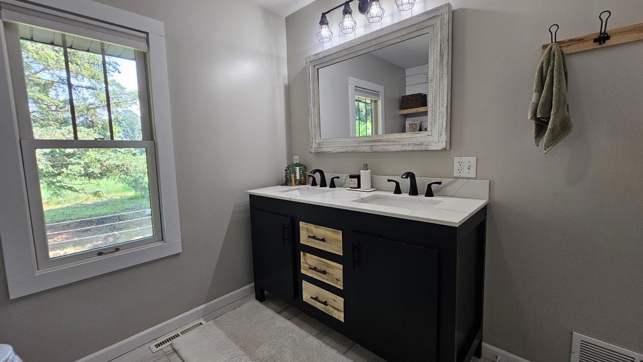 460 Ash Street Property Photo 18
