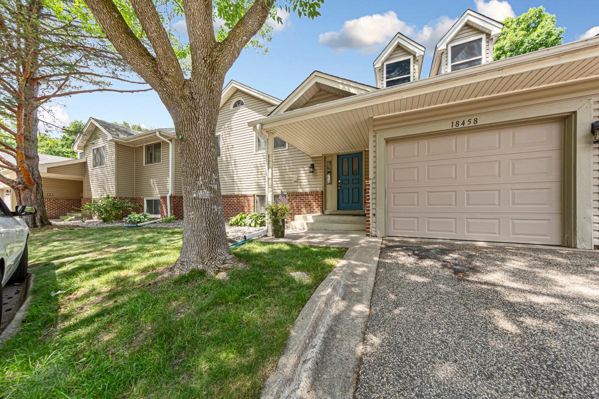 18450 Creeks Bend Drive Property Photo 1