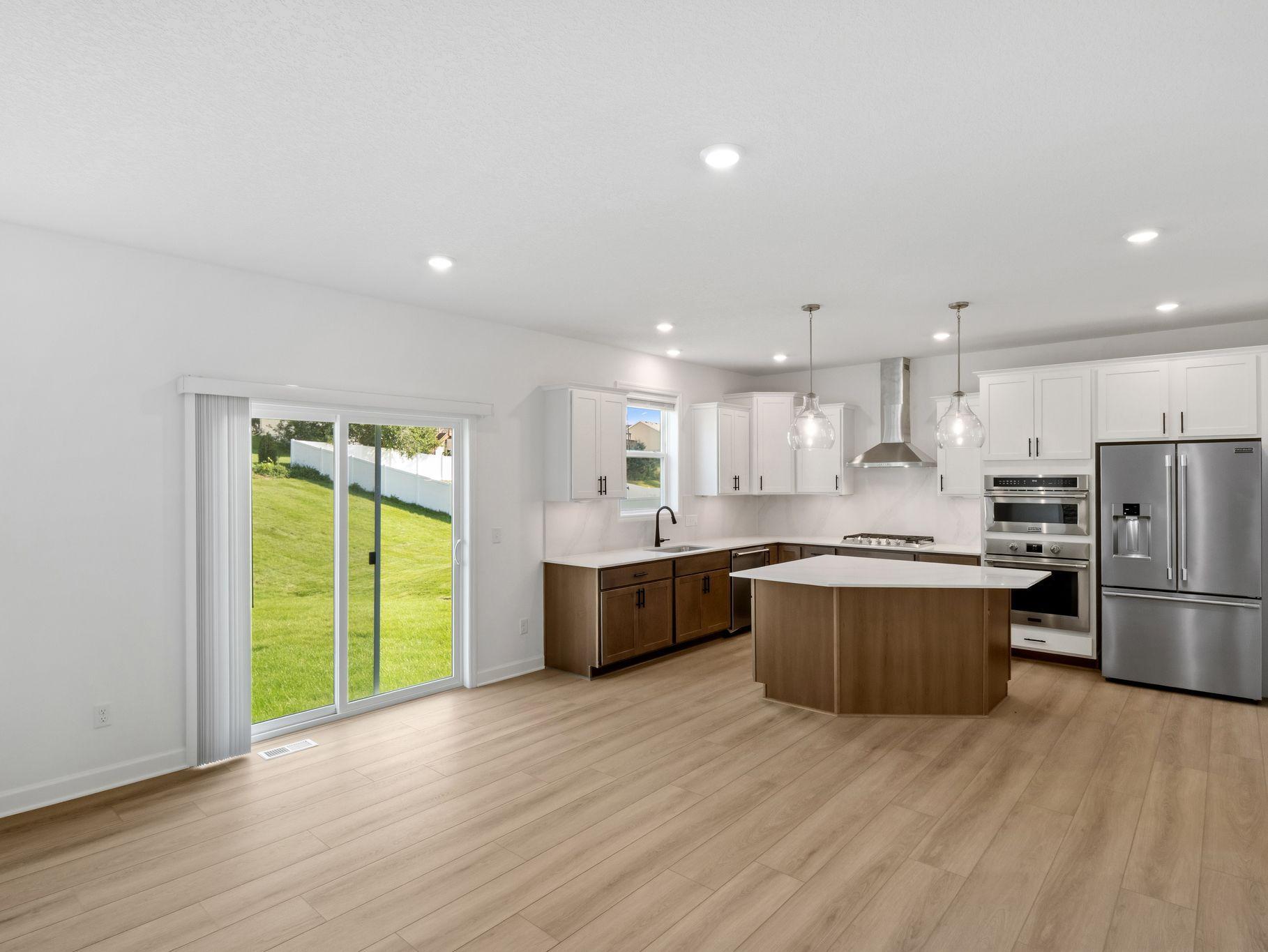 5351 Queens Drive Nw Property Photo 4
