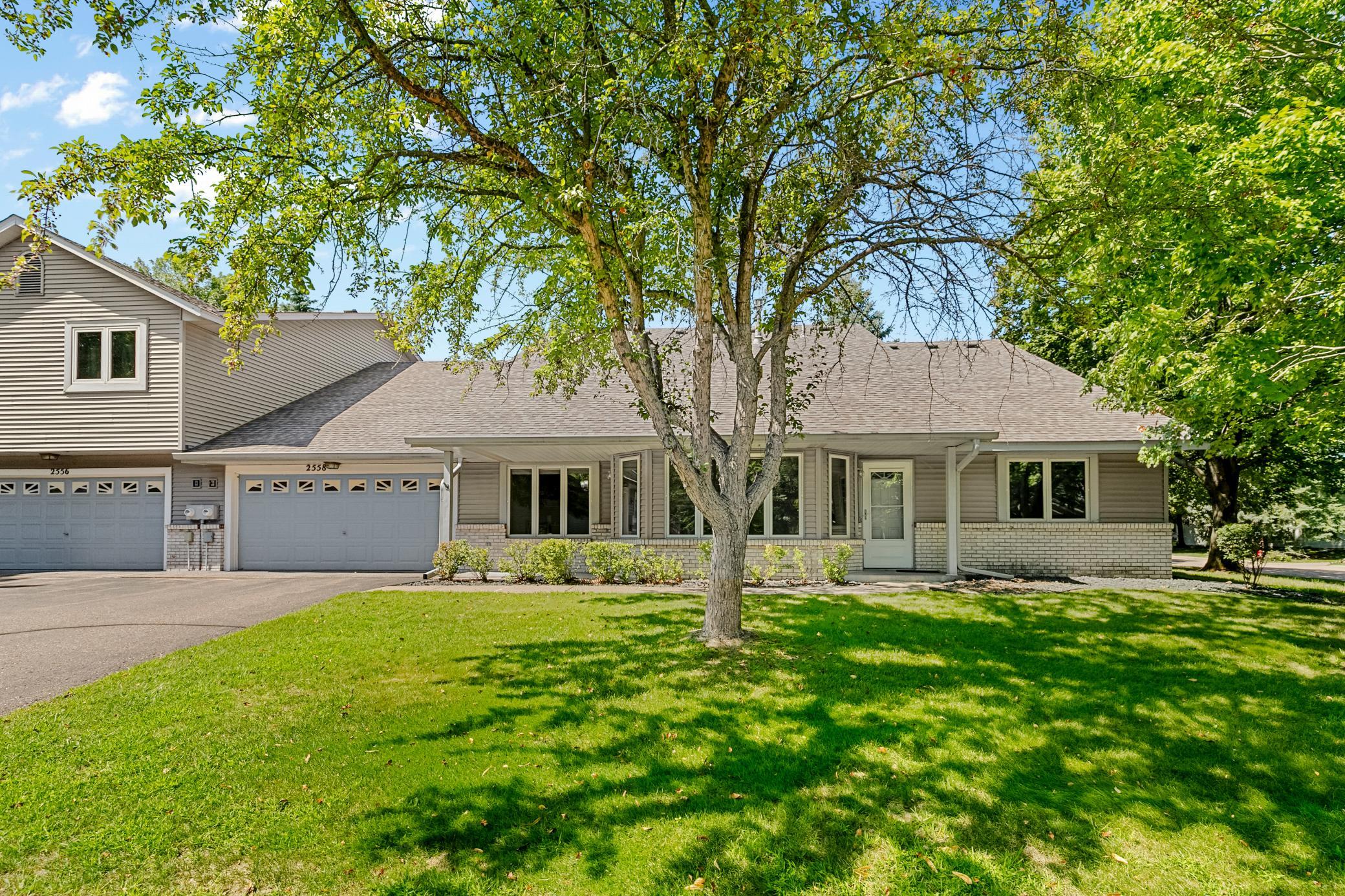 2558 Sumac Circle Property Photo 4