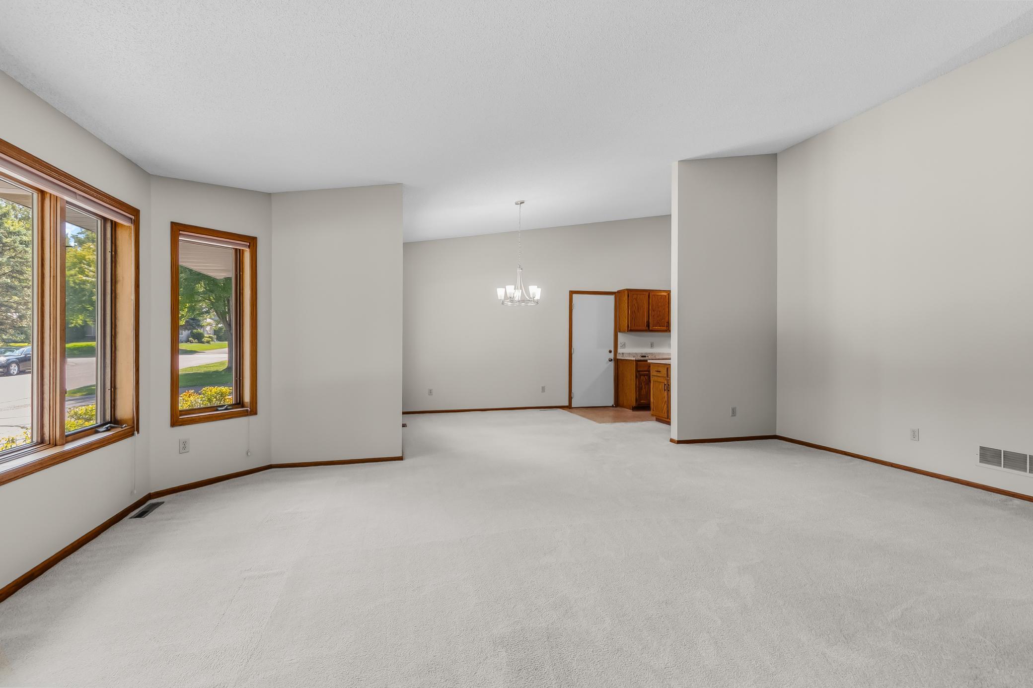 2558 Sumac Circle Property Photo 5