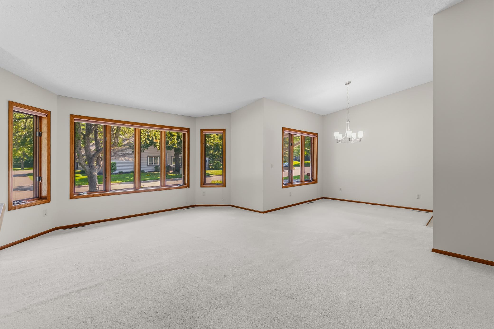2558 Sumac Circle Property Photo 6