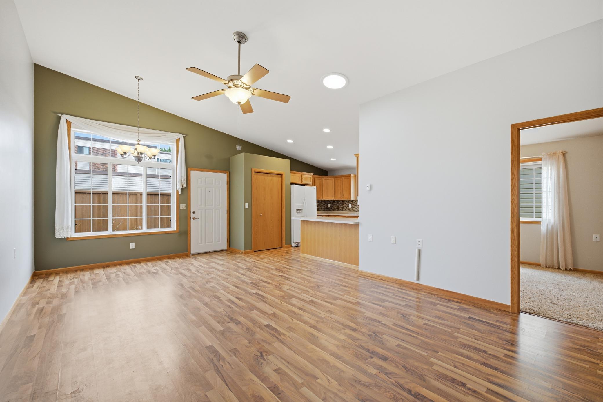 600 6th Street E 3 Property Photo 8