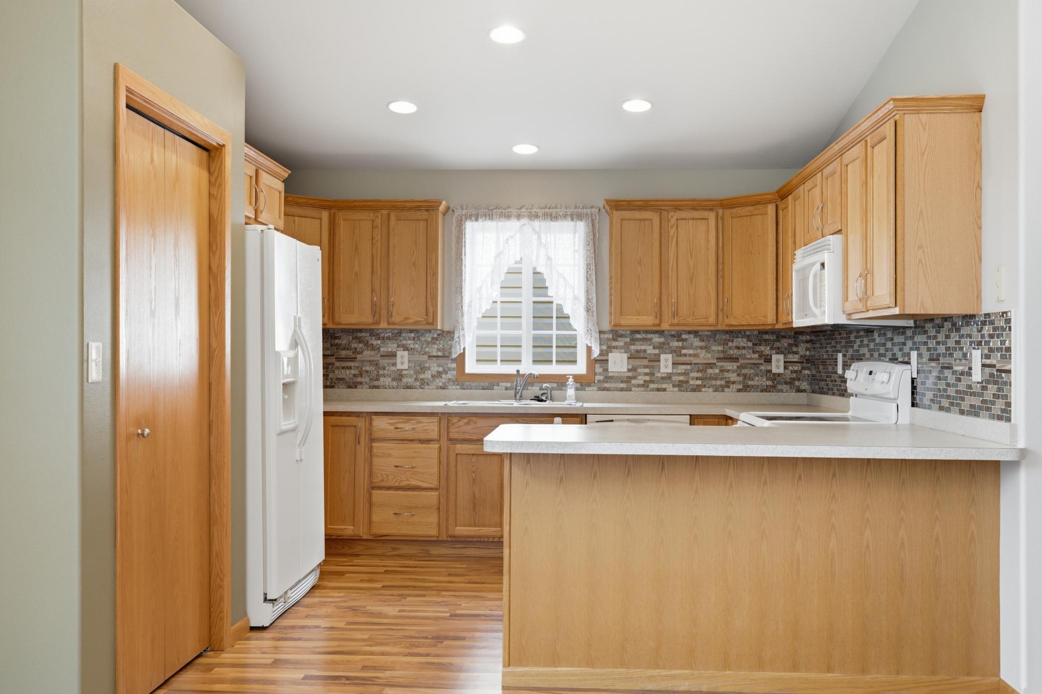 600 6th Street E 3 Property Photo 11