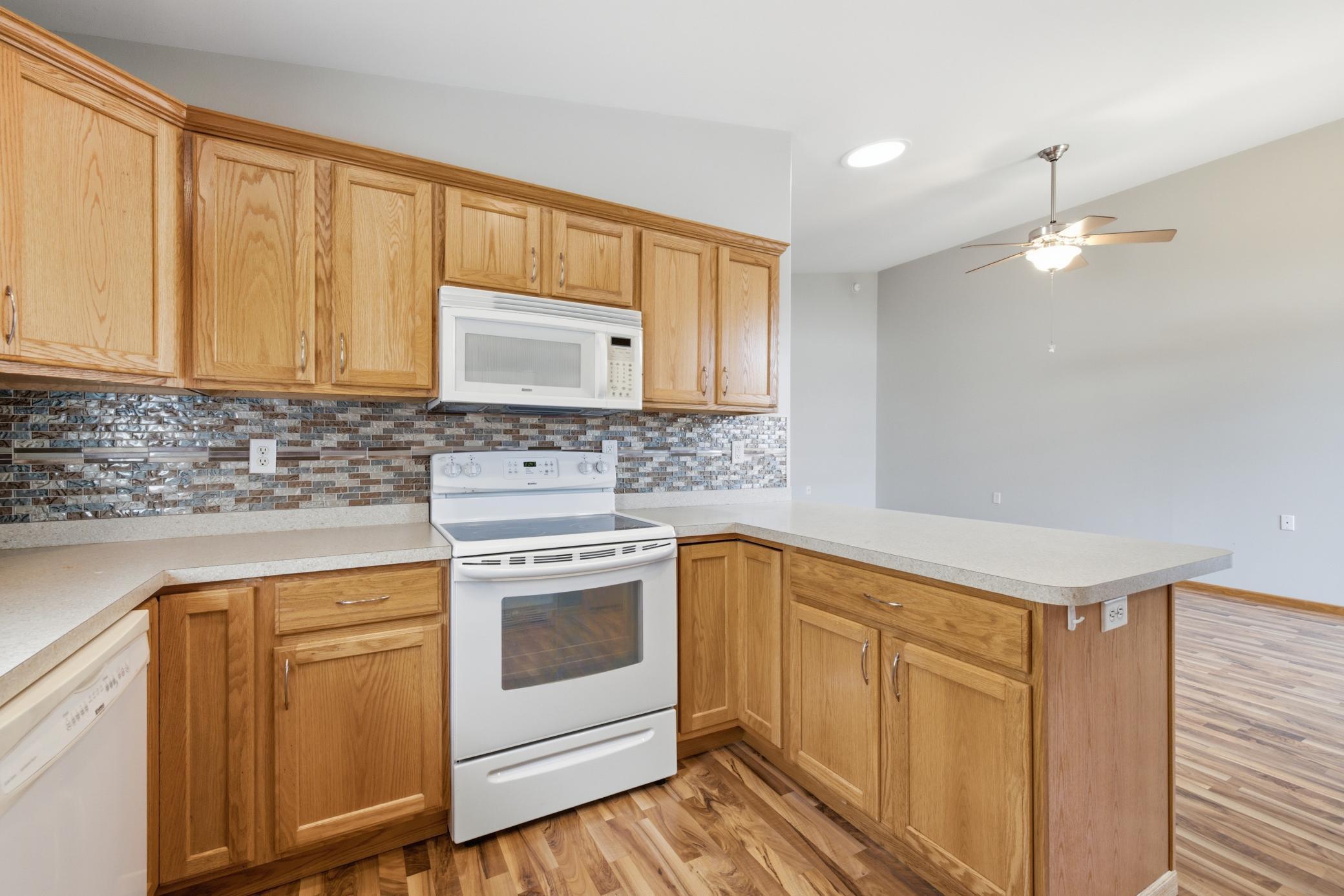 600 6th Street E 3 Property Photo 12