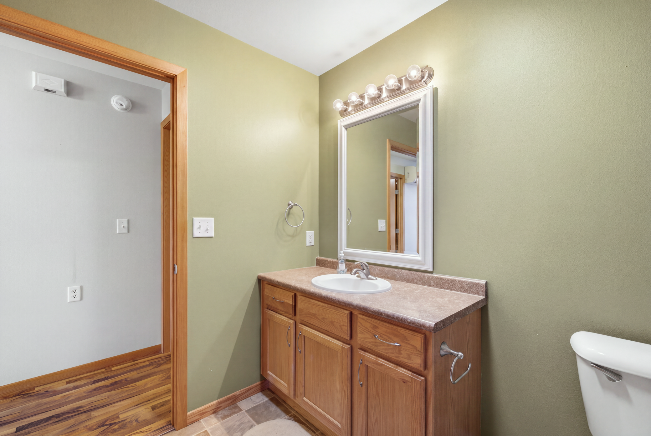 600 6th Street E 3 Property Photo 21