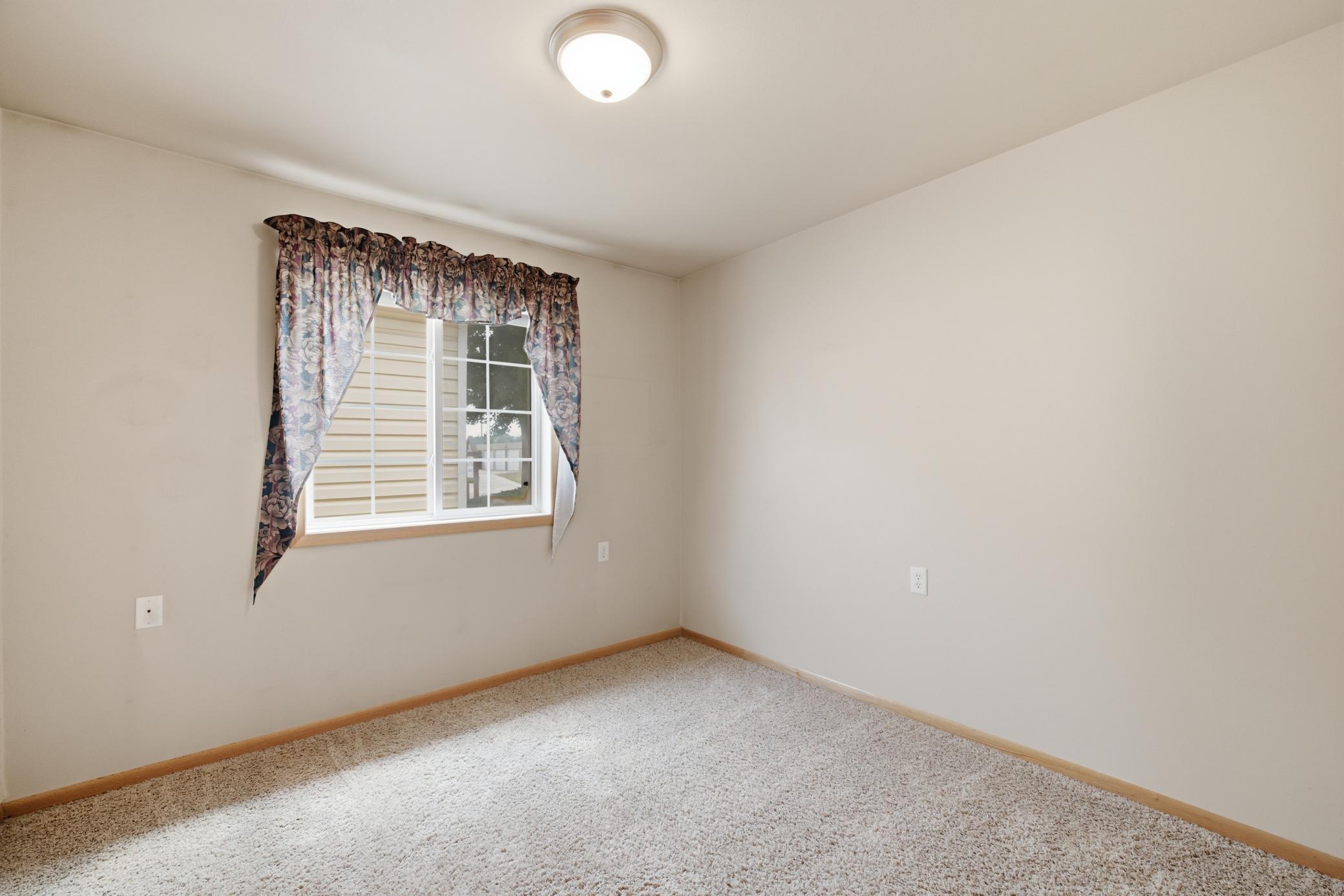 600 6th Street E 3 Property Photo 23