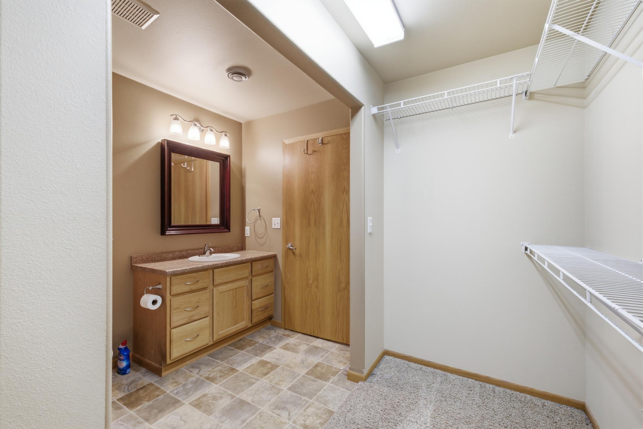 600 6th Street E 3 Property Photo 31