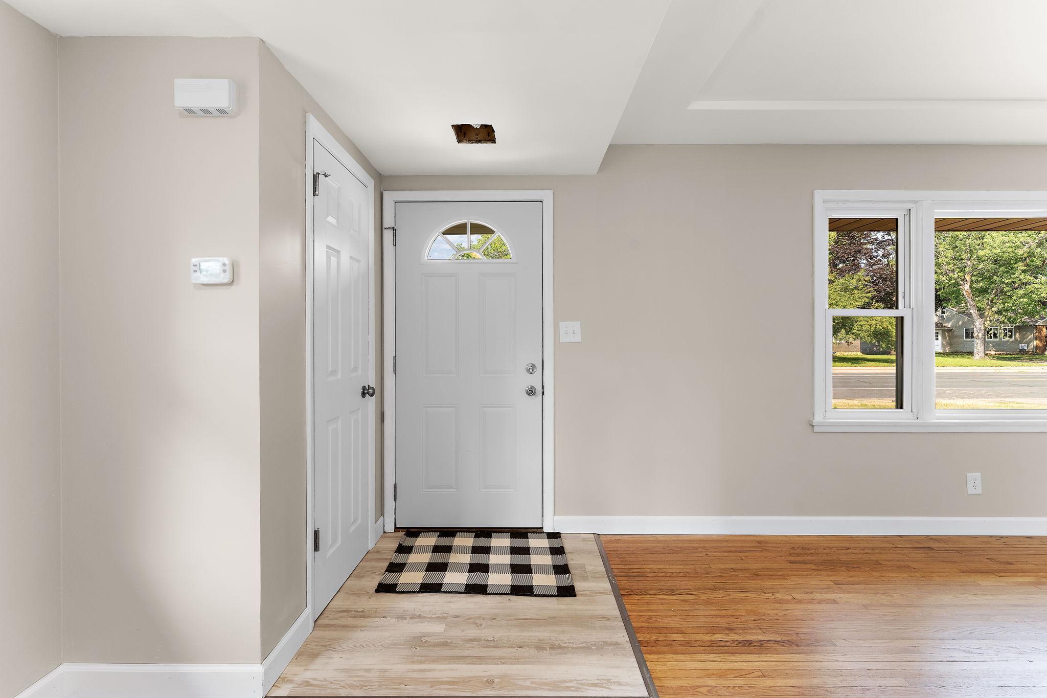 5906 Dupont Avenue N Property Photo 7