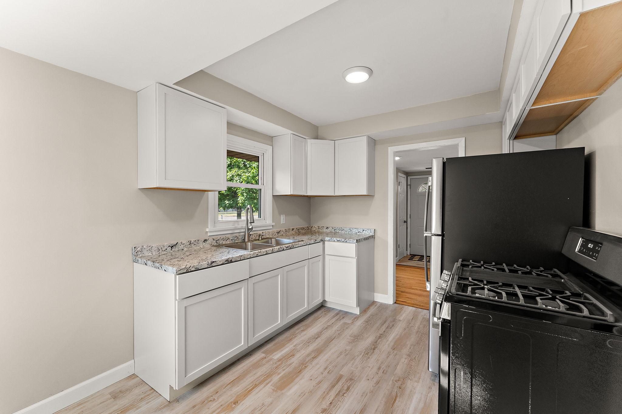 5906 Dupont Avenue N Property Photo 10