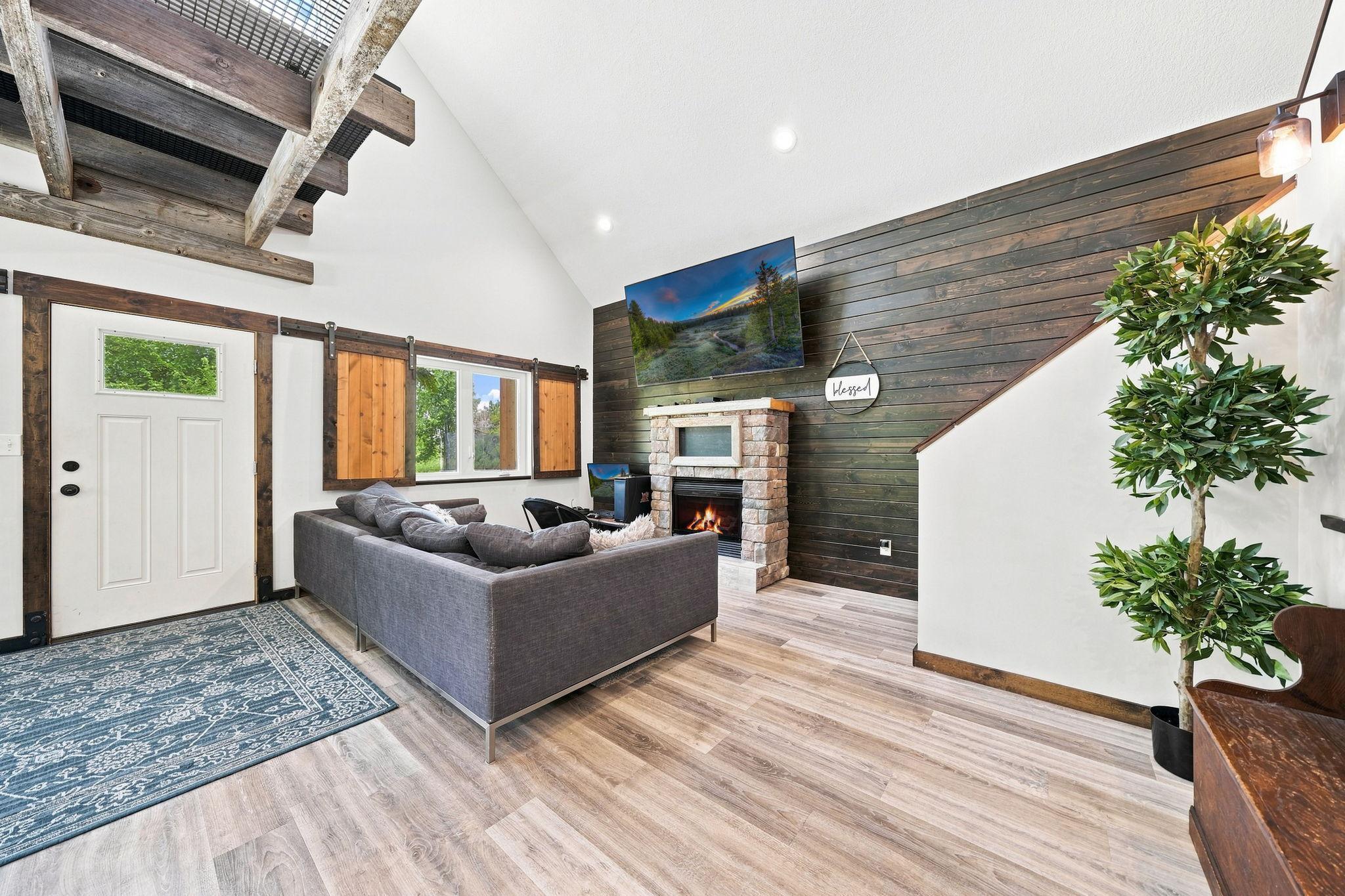 6685 Fairfax Way Property Photo 5