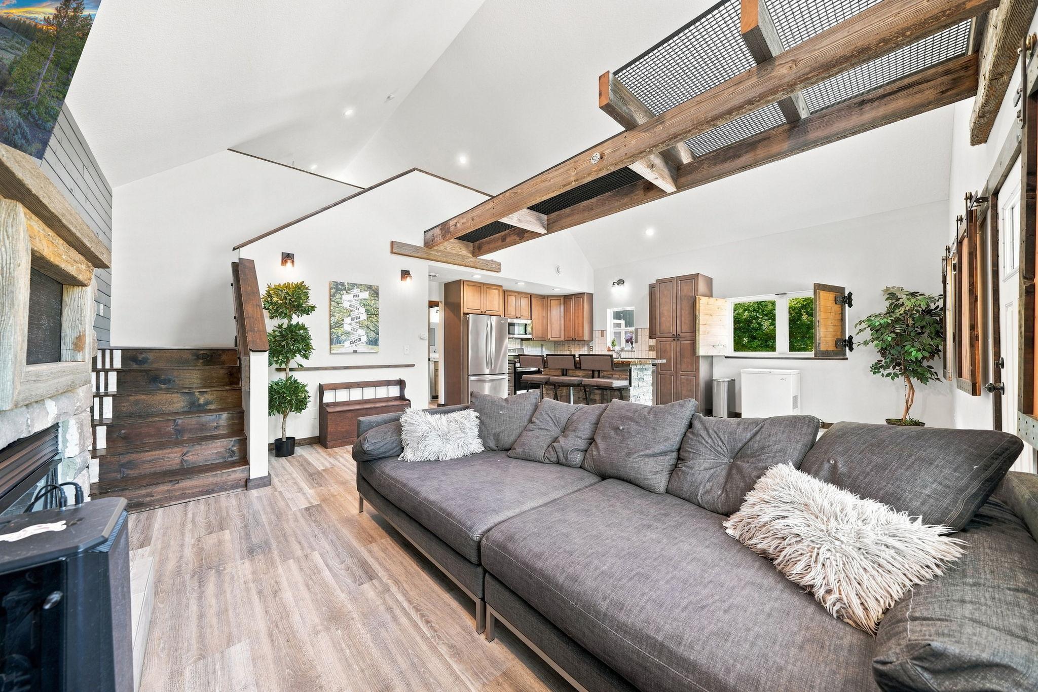 6685 Fairfax Way Property Photo 8