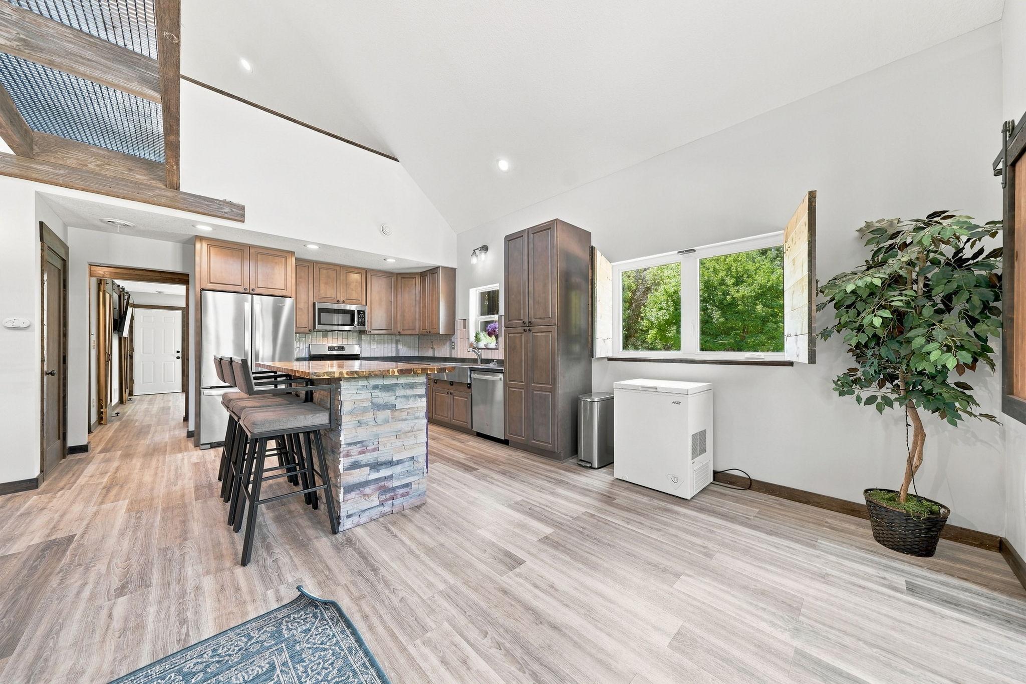 6685 Fairfax Way Property Photo 12