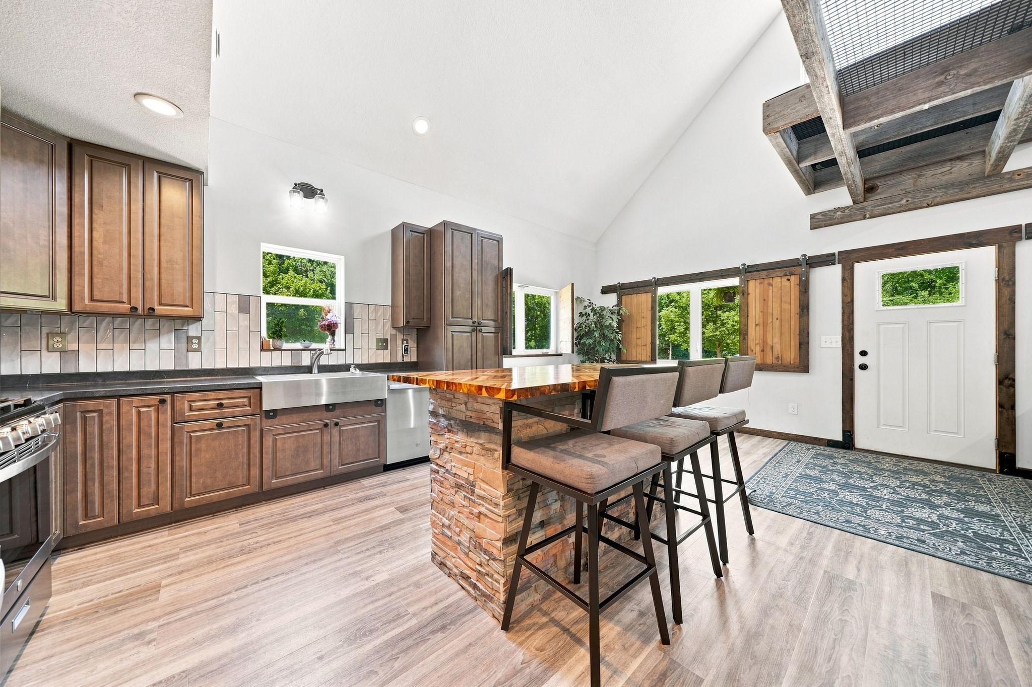 6685 Fairfax Way Property Photo 13