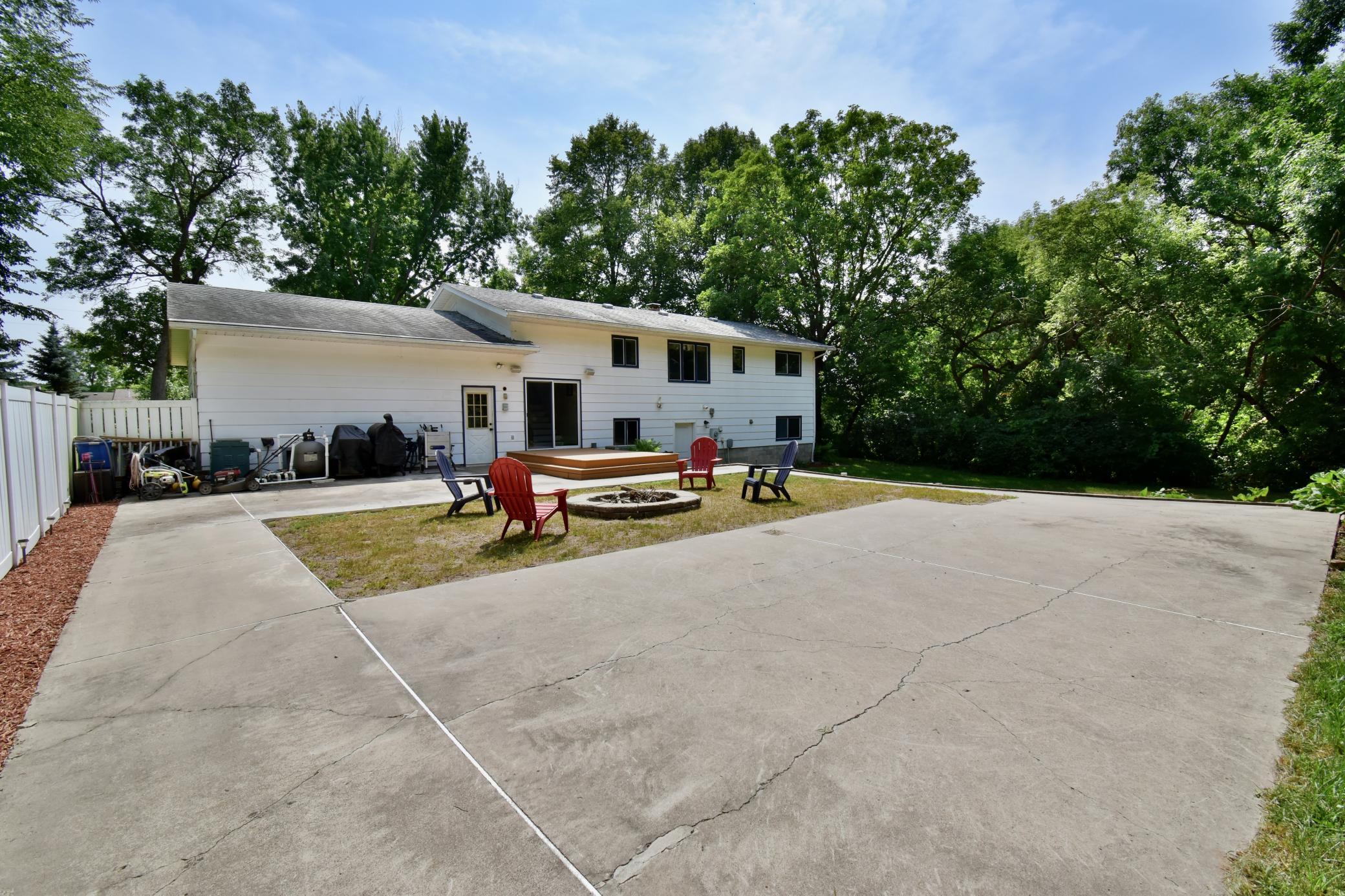 1211 County Road 2 S Property Photo 1