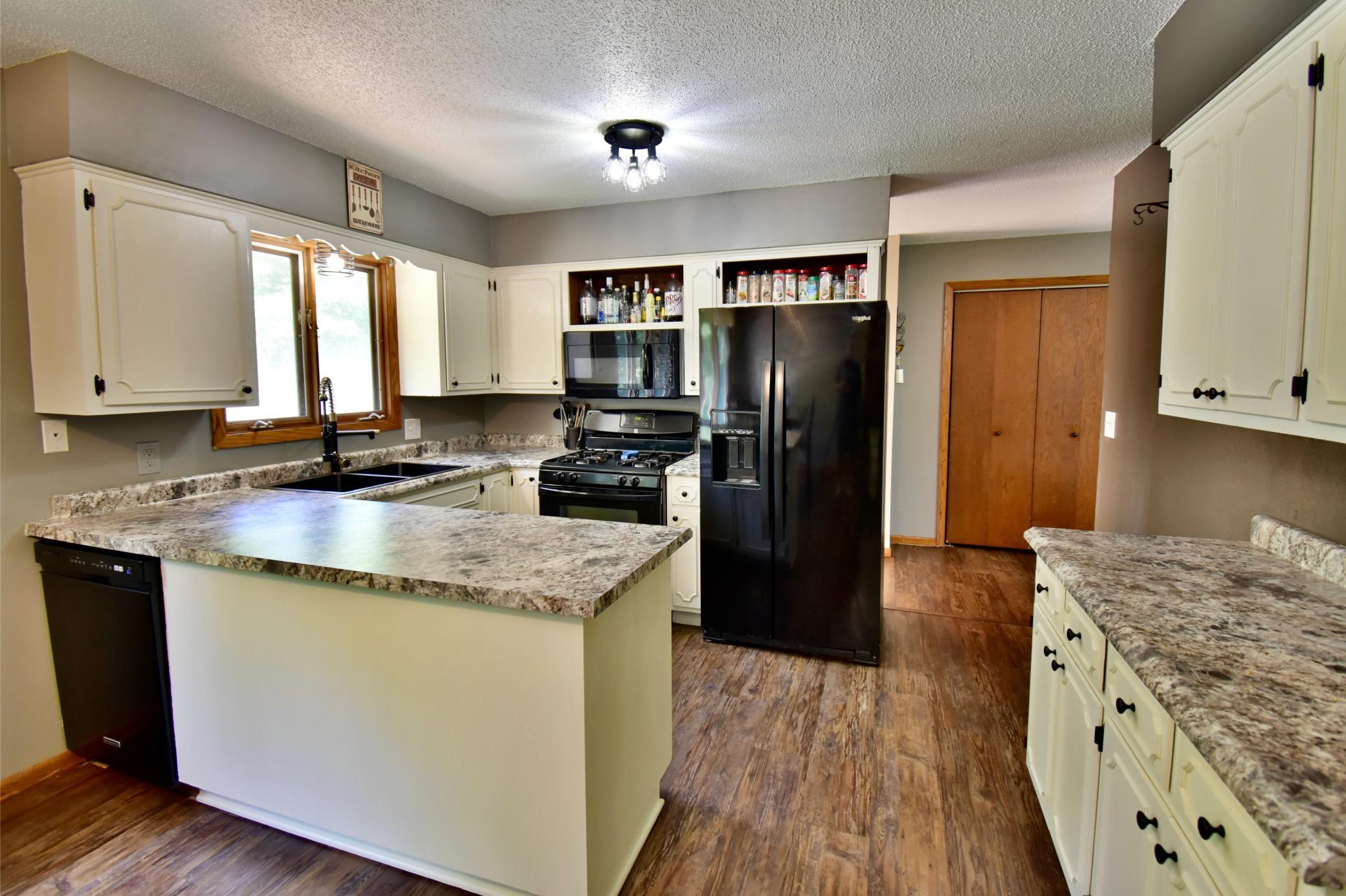 1211 County Road 2 S Property Photo 5