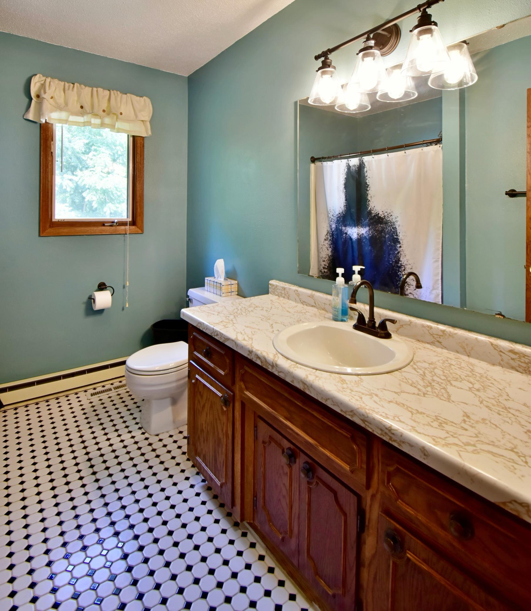 1211 County Road 2 S Property Photo 17
