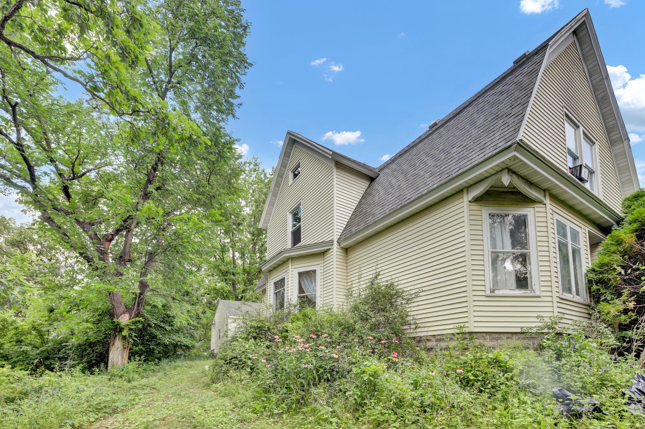692 School Drive Property Photo 3