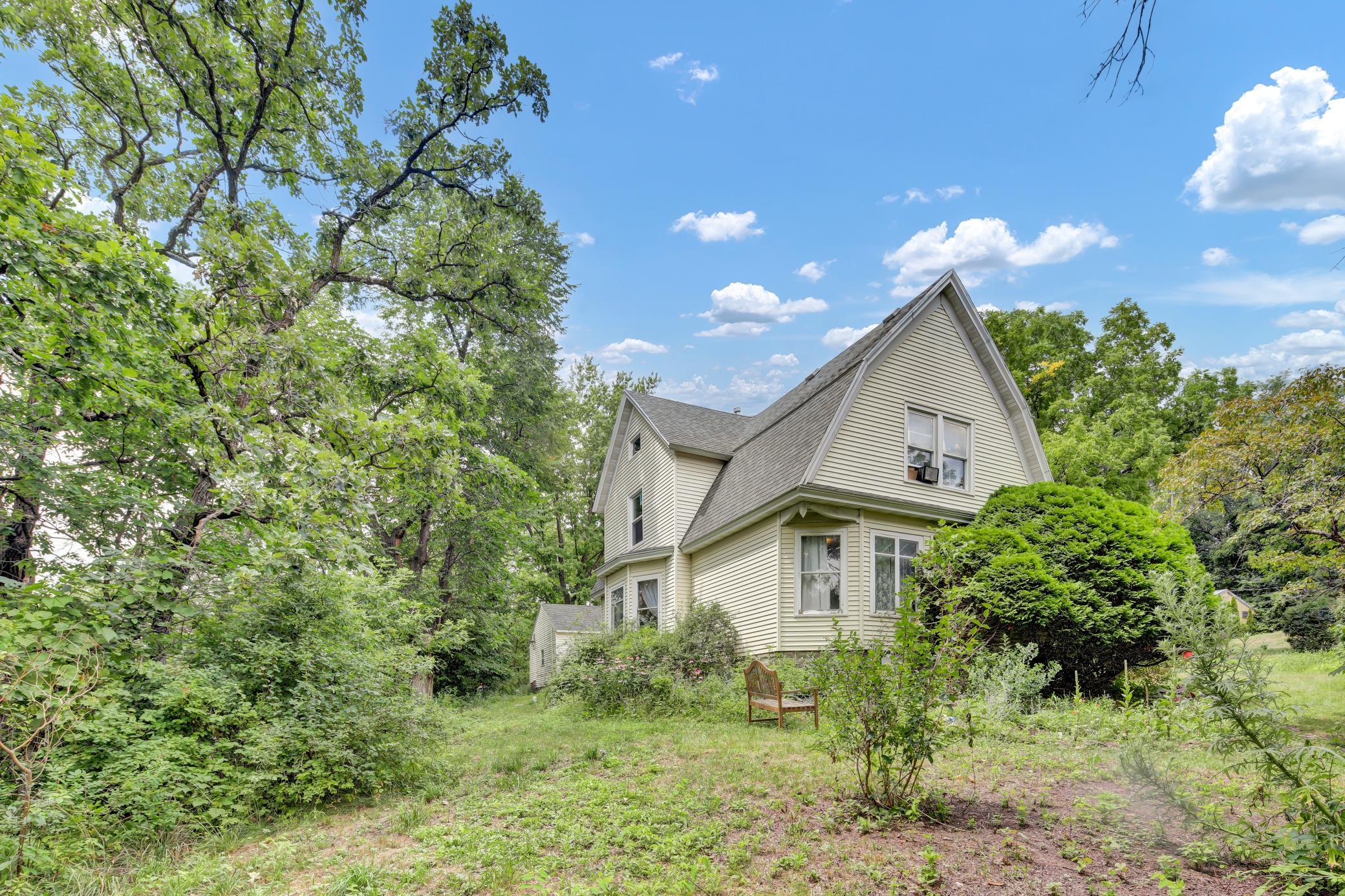 692 School Drive Property Photo 4