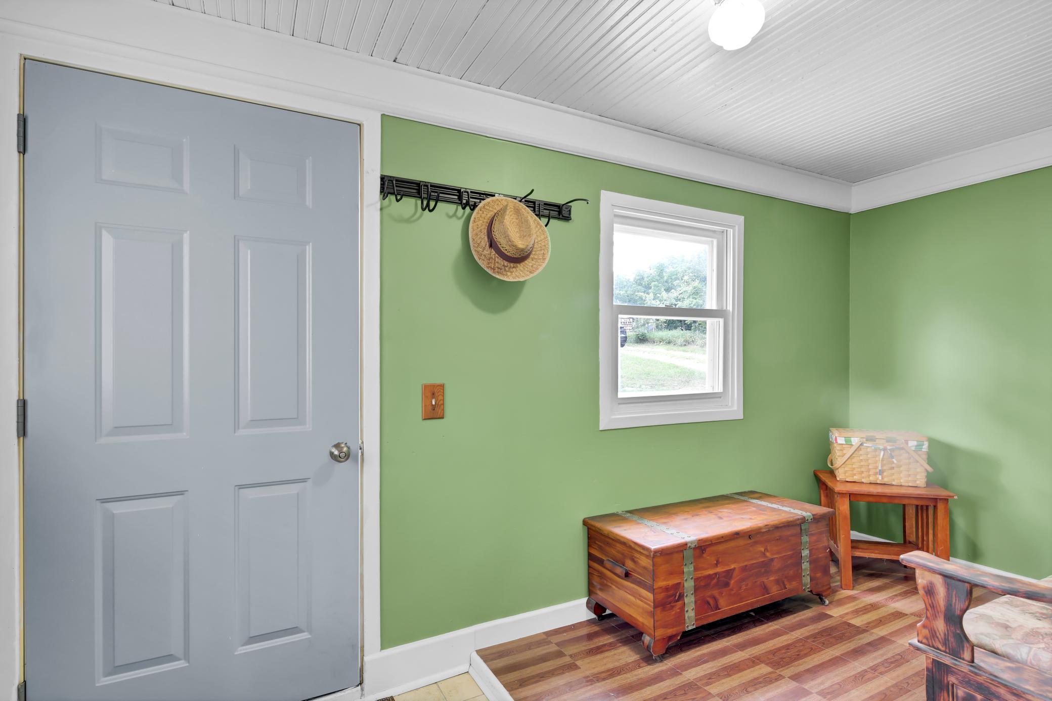 692 School Drive Property Photo 6