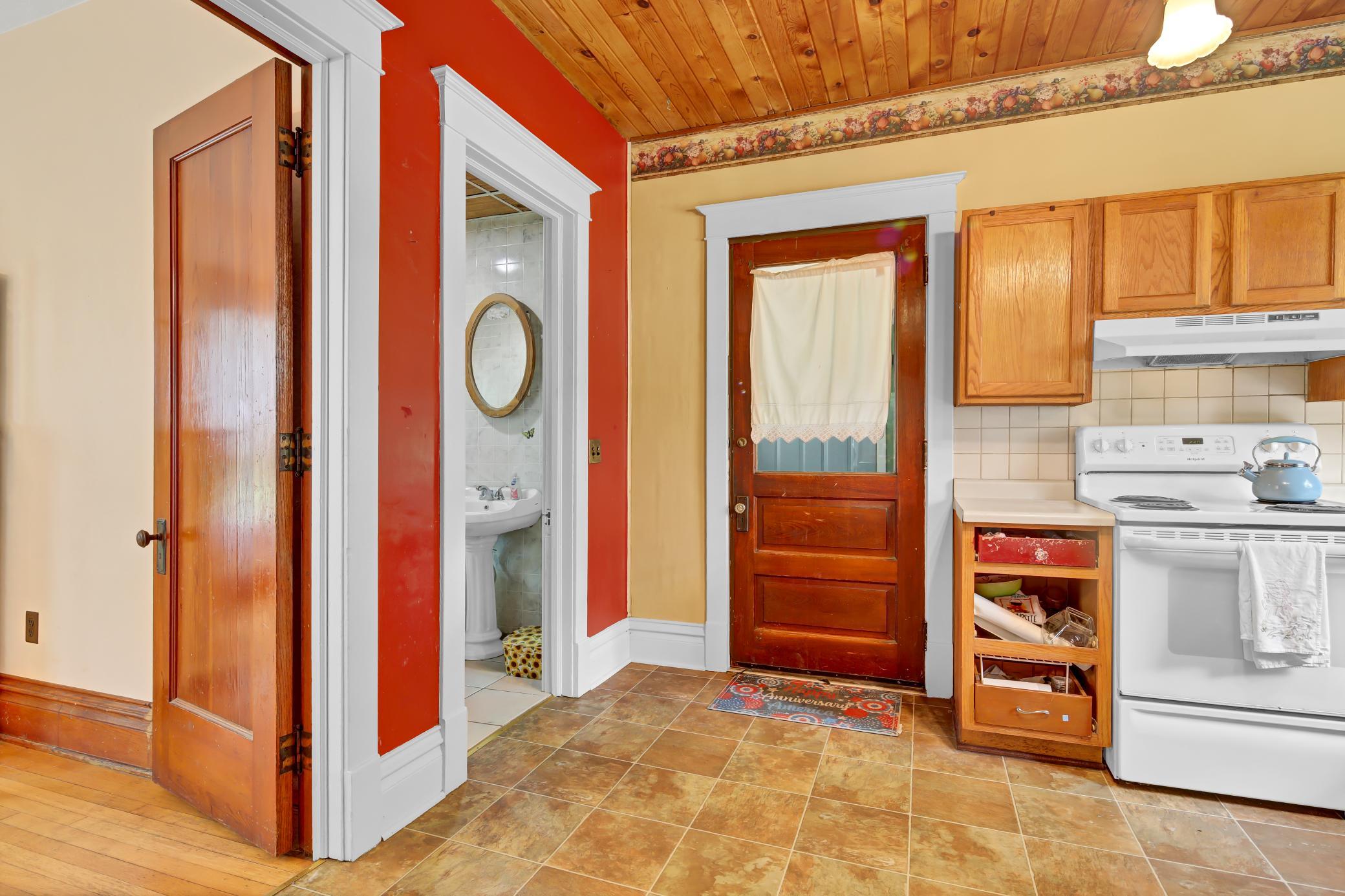 692 School Drive Property Photo 9