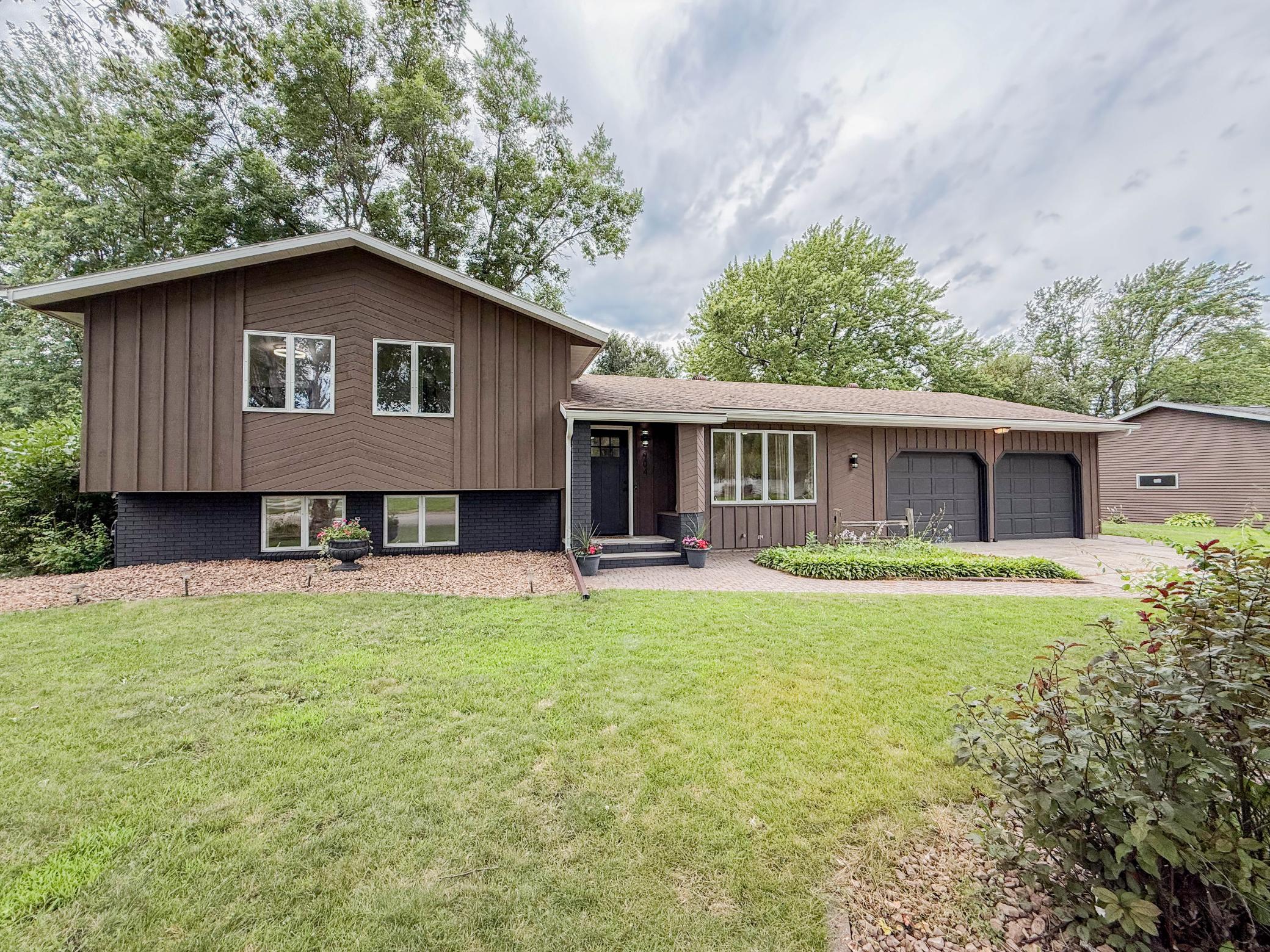 904 Birch Avenue W Property Photo 2