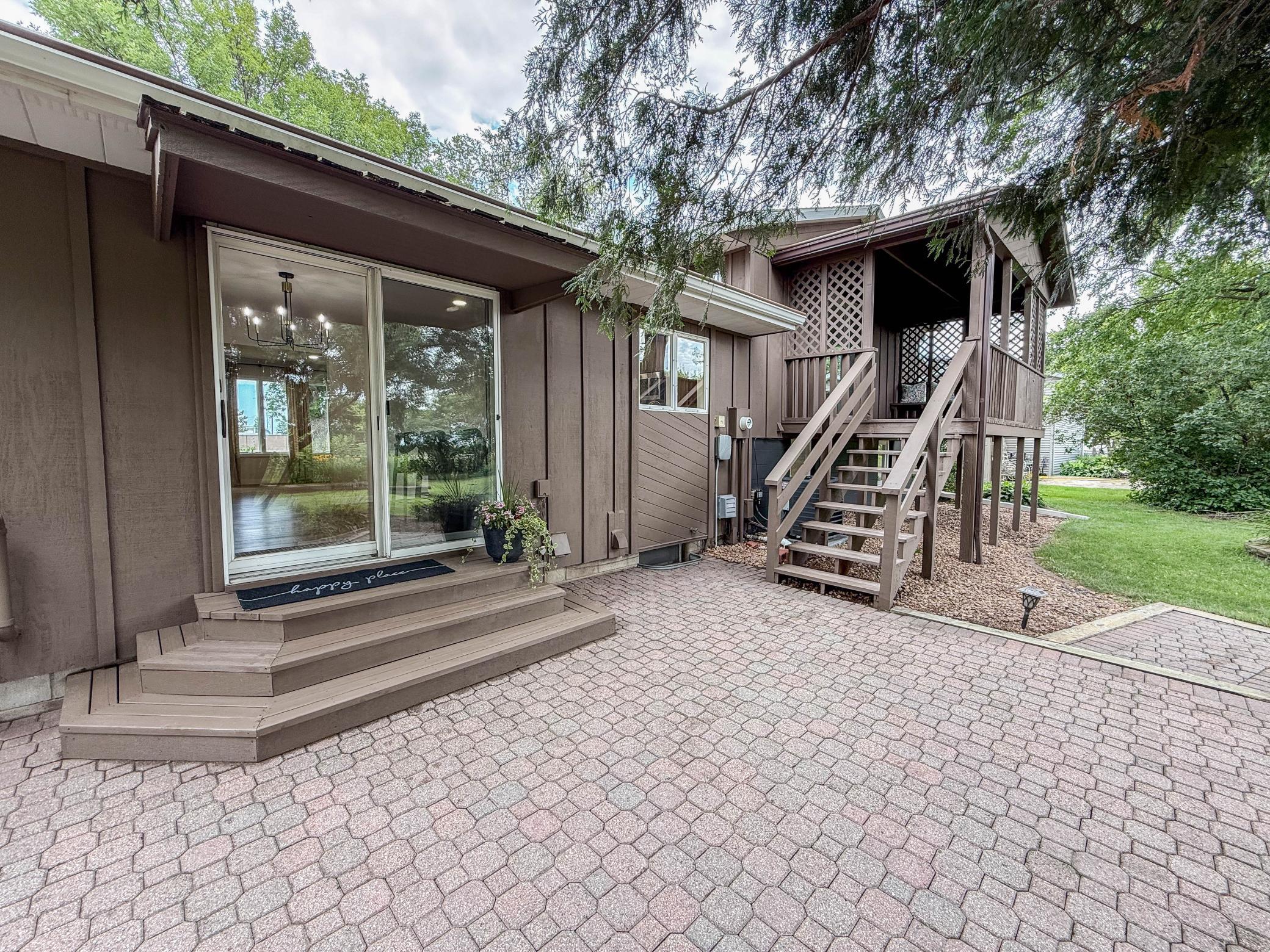 904 Birch Avenue W Property Photo 4