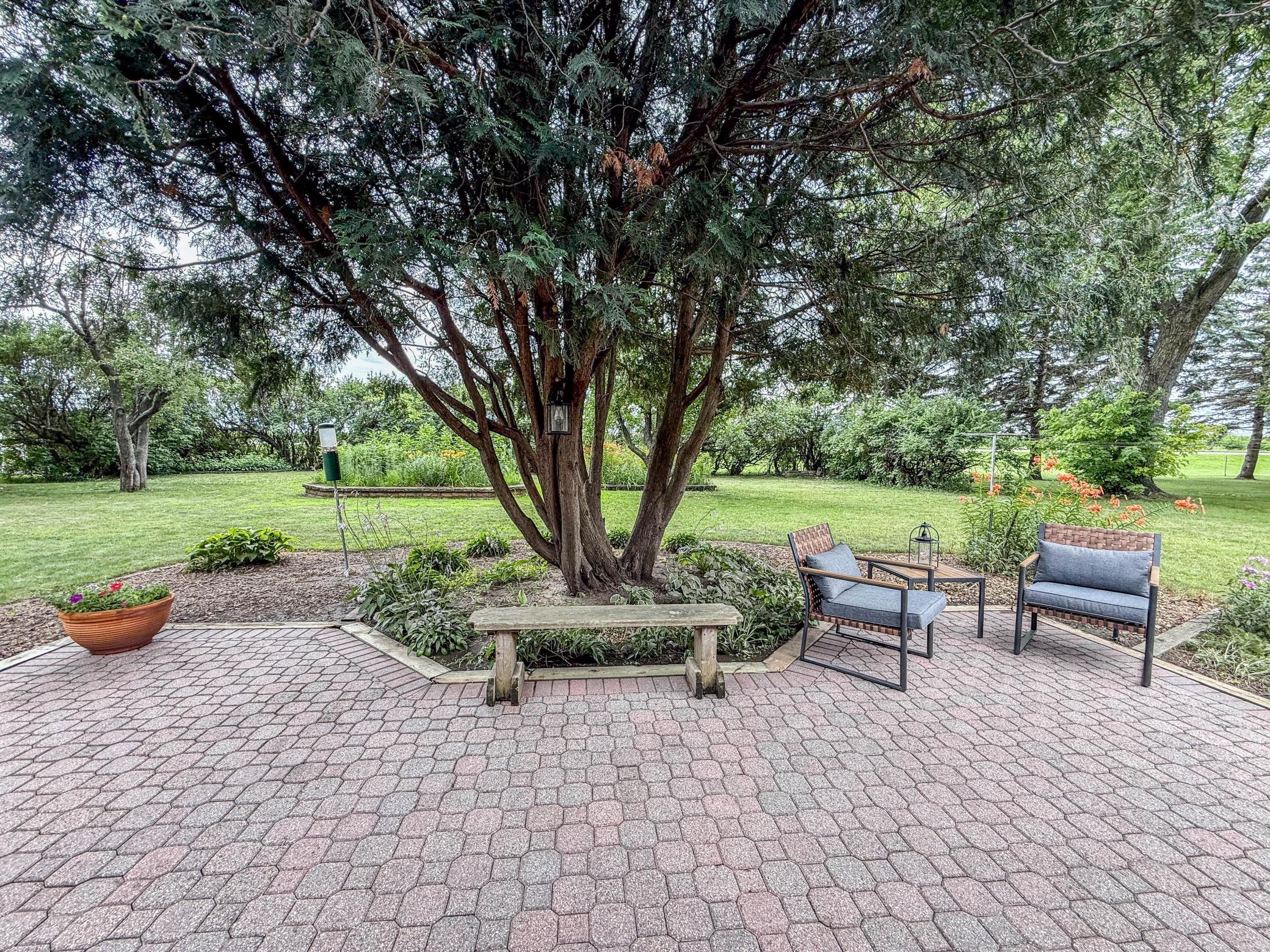 904 Birch Avenue W Property Photo 6
