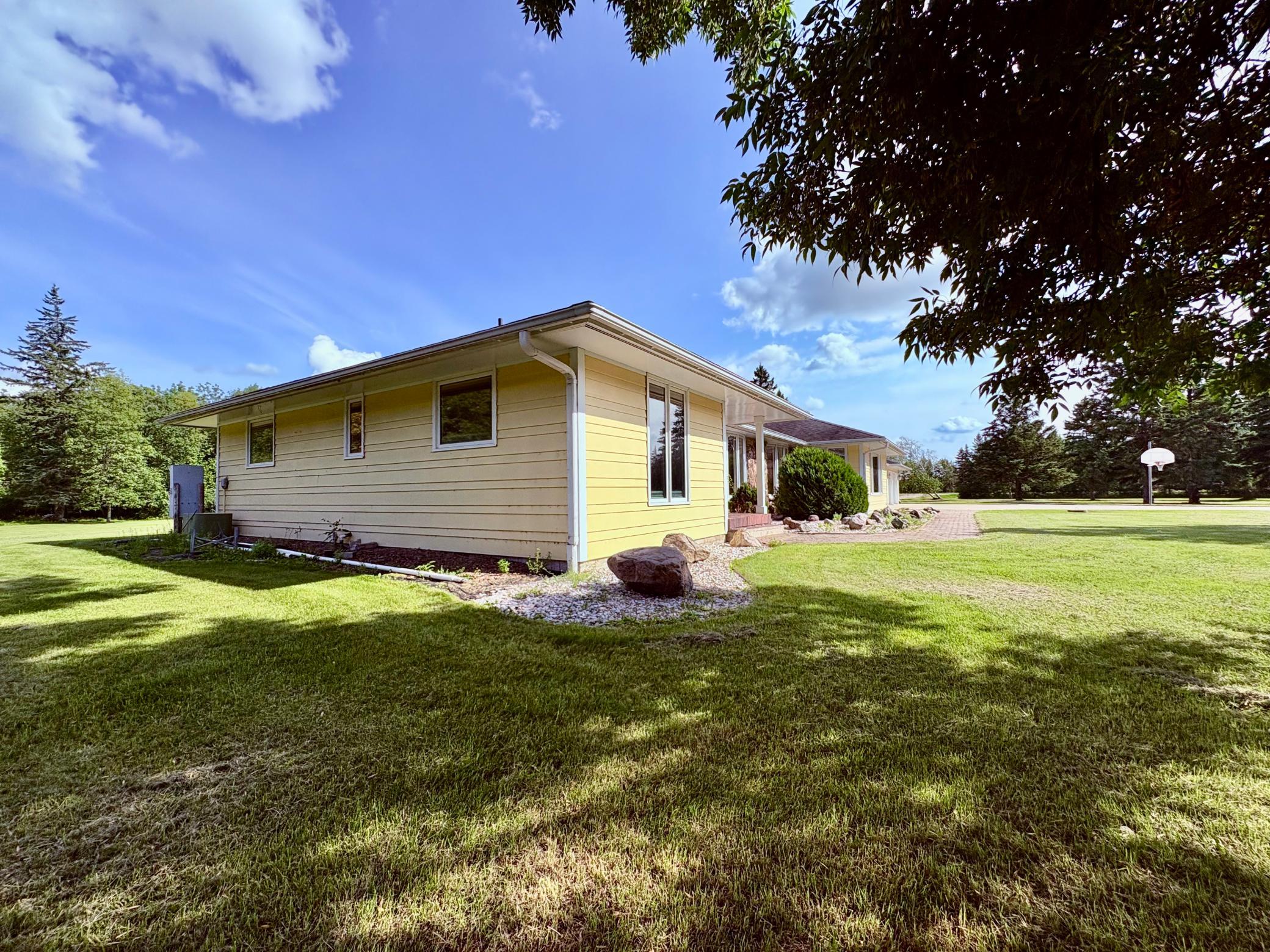 59366 330th Street Property Photo 13