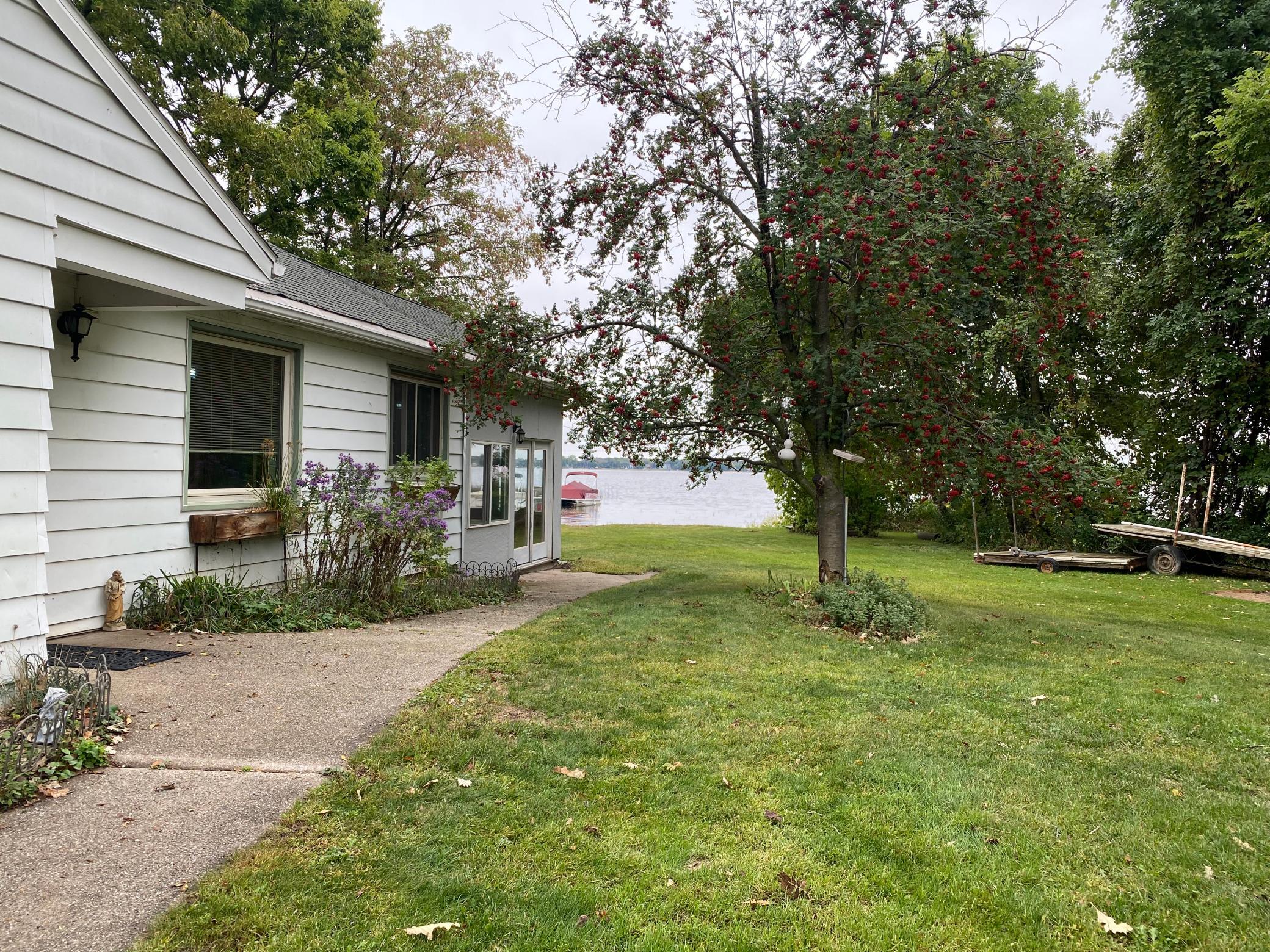 11381 Hubert Lane Property Photo 4