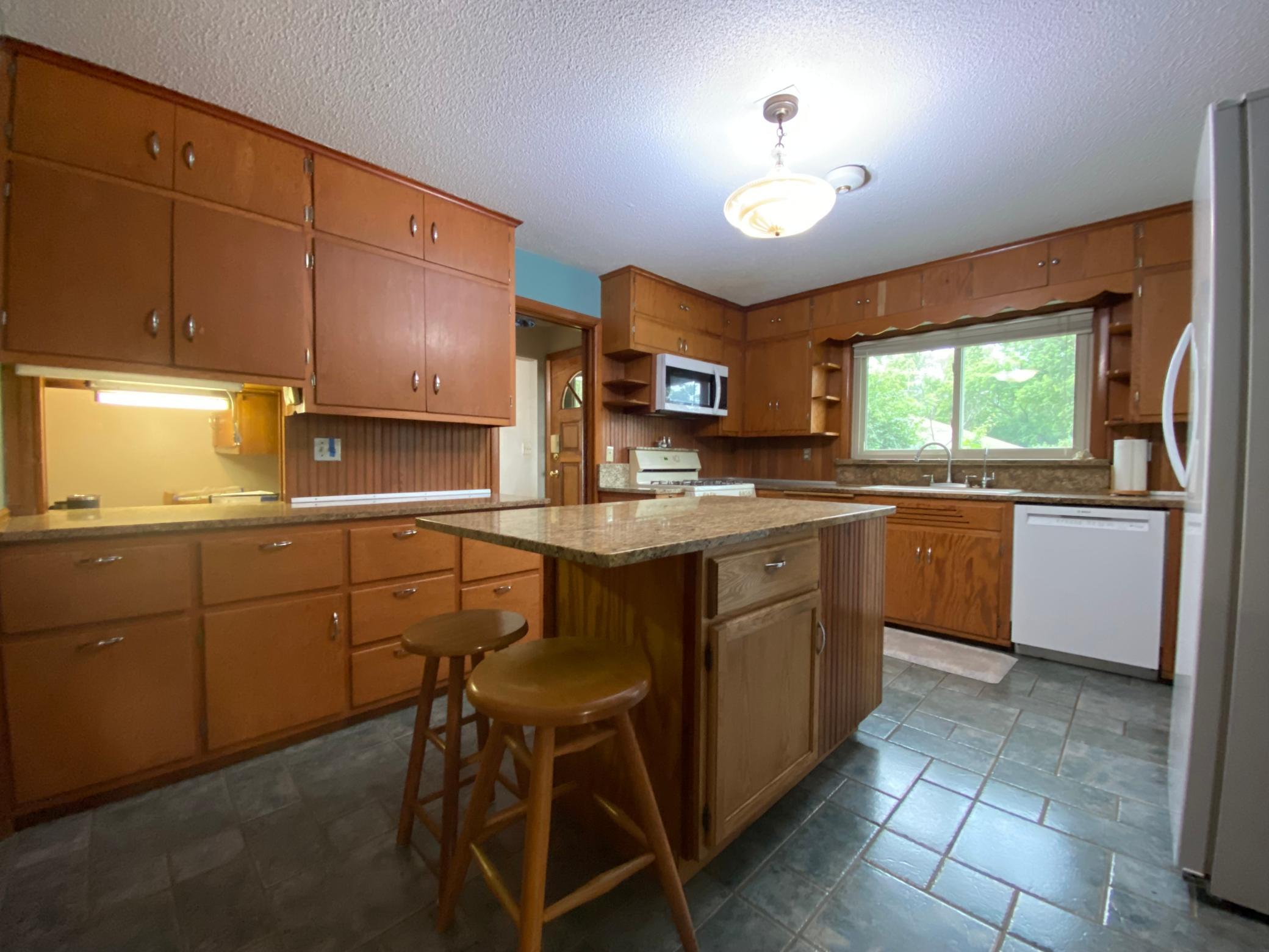 11381 Hubert Lane Property Photo 8