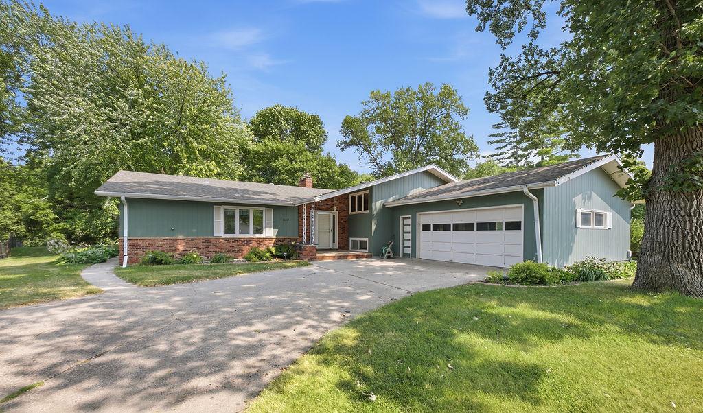 607 6th Street W Property Photo 1