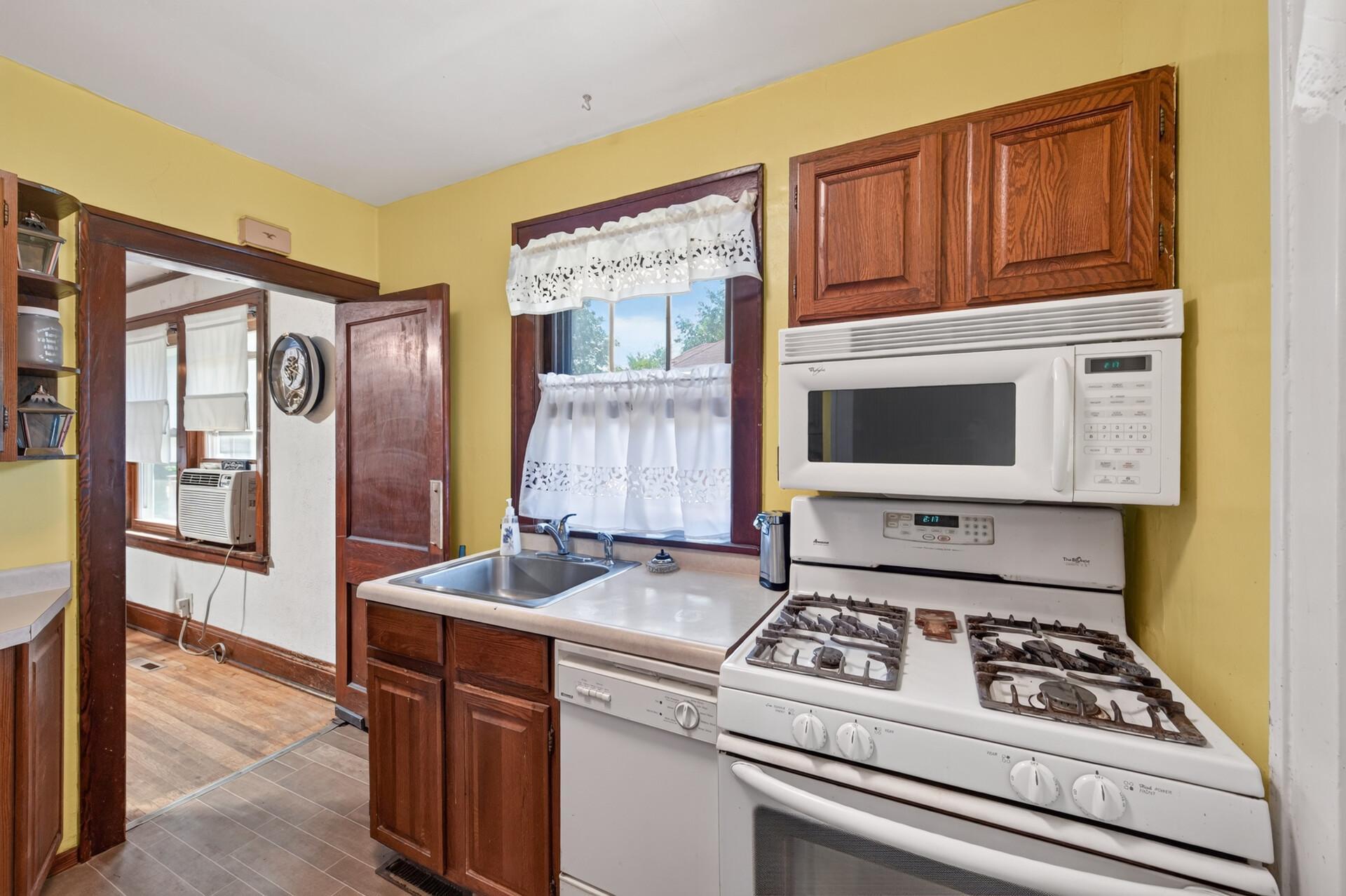 1461 7th Street W Property Photo 15